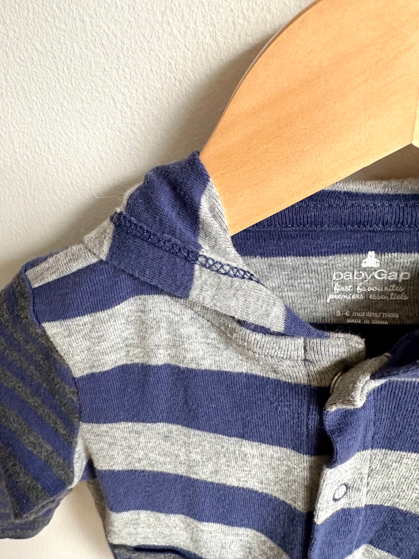Grey Blue Stripe Hood Top / 3-6m