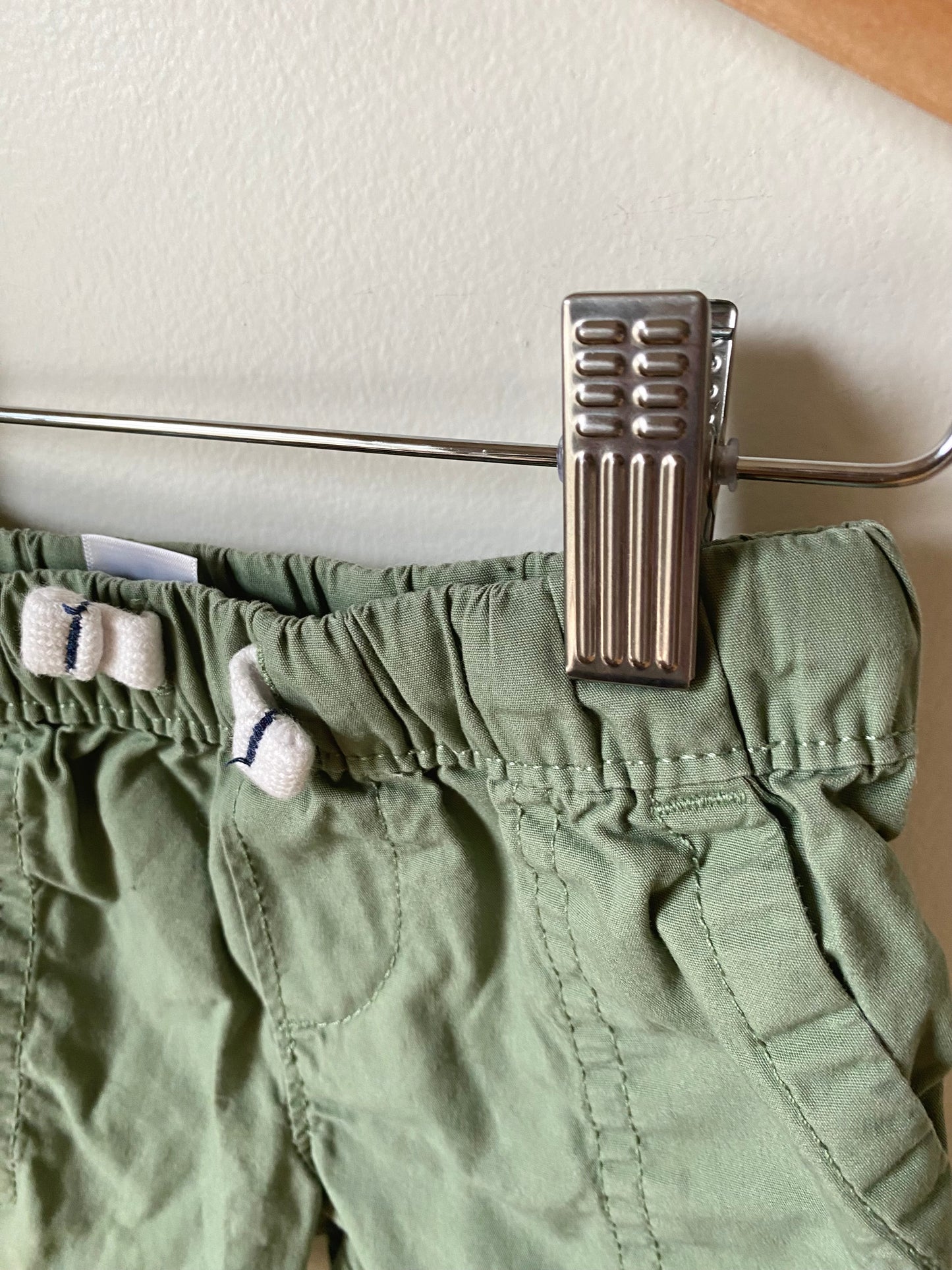 Green Shorts with Pockets / 9m