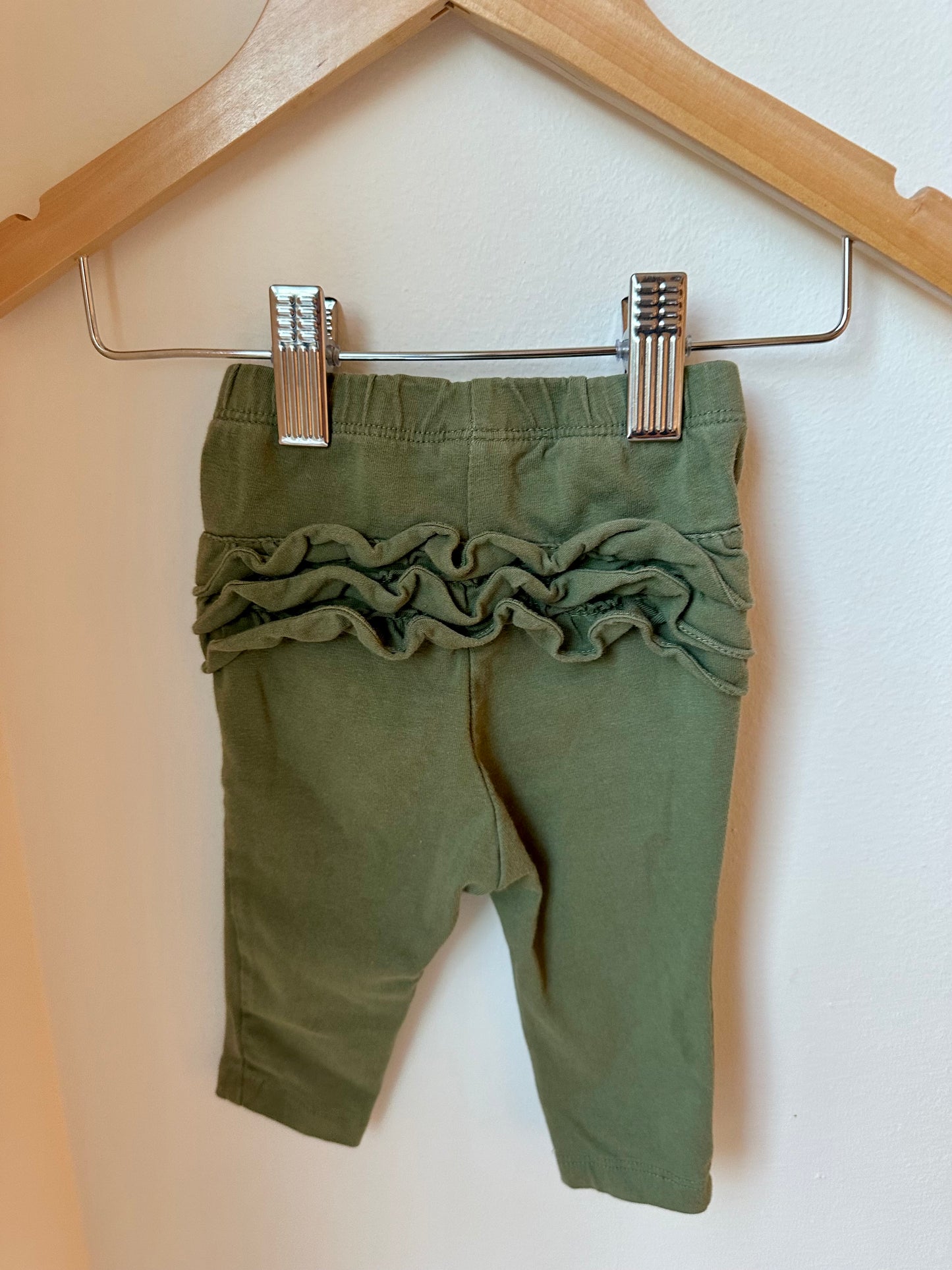 Green Ruffle Bottom Pants / 3-6m