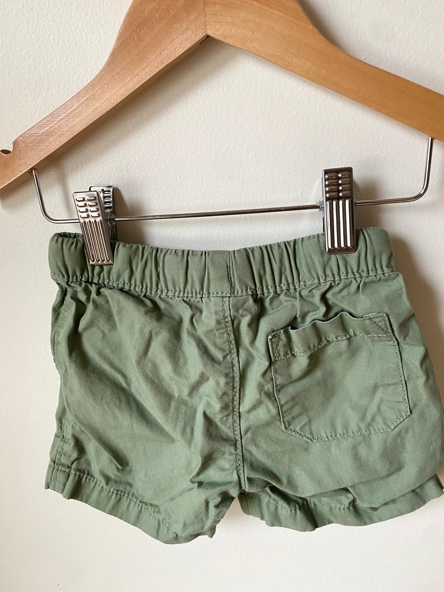 Green Shorts with Pockets / 9m