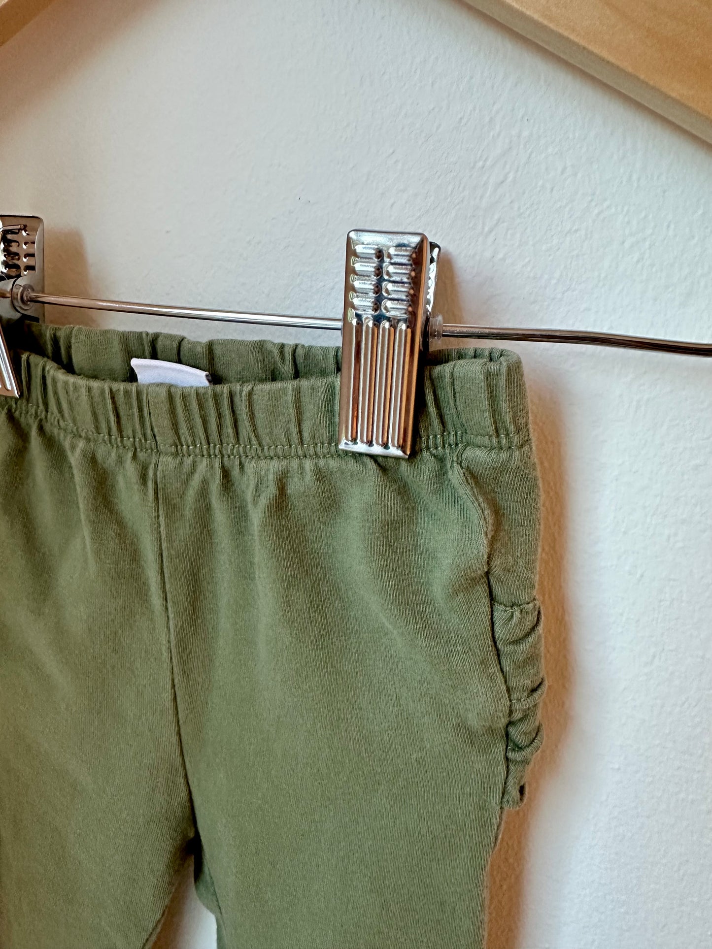Green Ruffle Bottom Pants / 3-6m