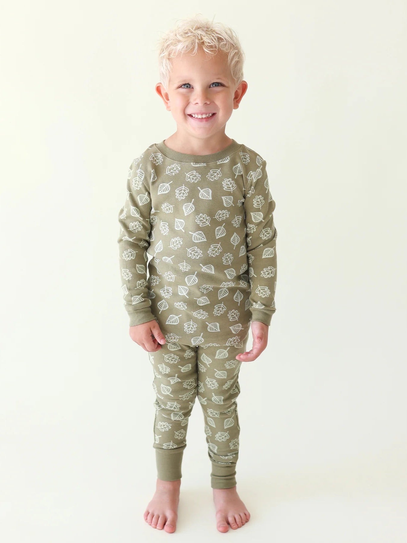 Parade Pj set size 7-8 years children's pajamas. Canada organic wear. Green leaf pattern, two piece. Shipping across Canada.