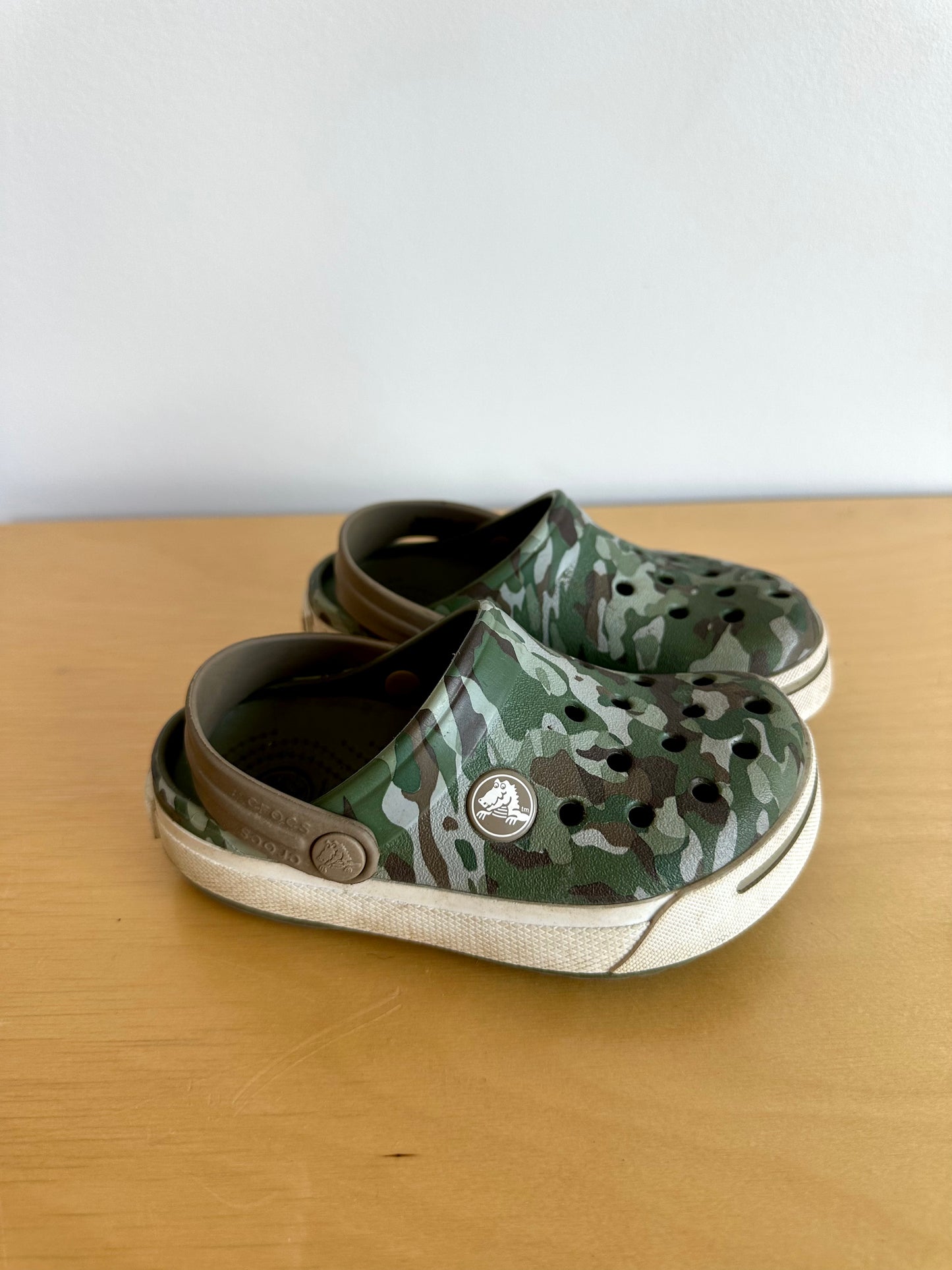 Camo Crocs / Size 8-9 Toddler