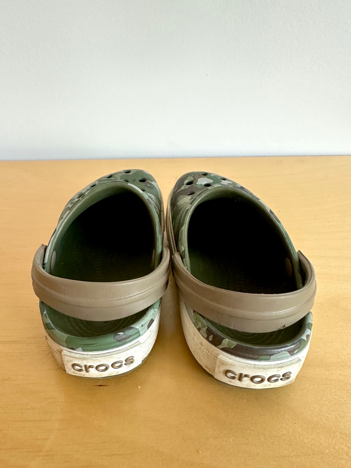 Camo Crocs / Size 8-9 Toddler