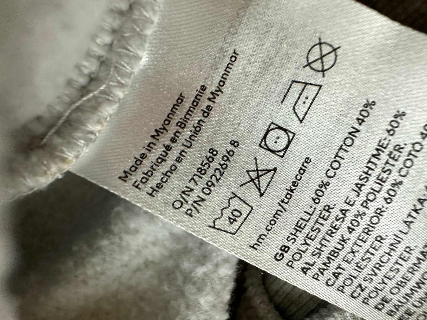 Unicorn Grey Crewneck Sweater / 8-9 years