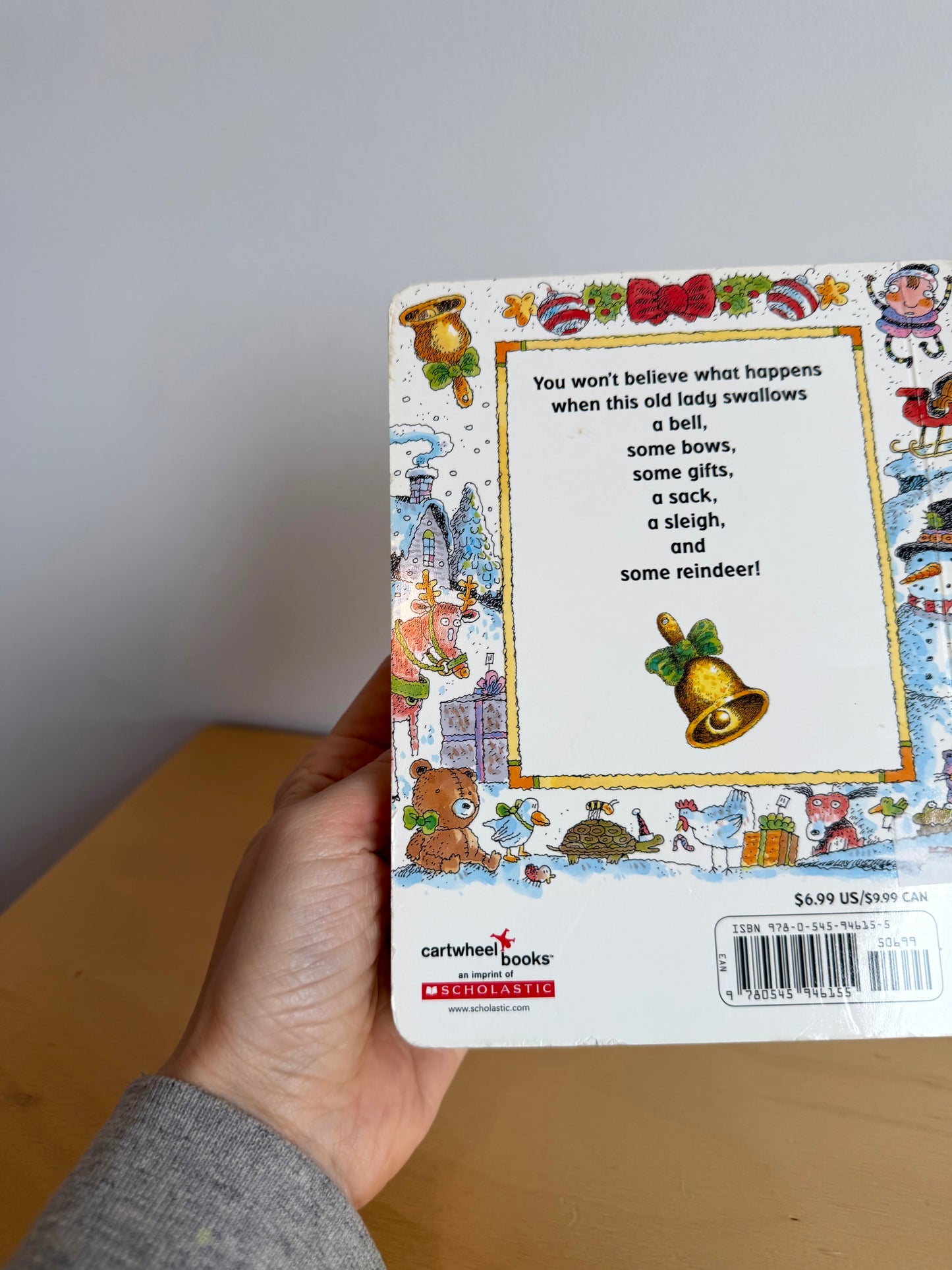 There was an Old Lady Who Swallowed a Bell Board Book / 3-5 years