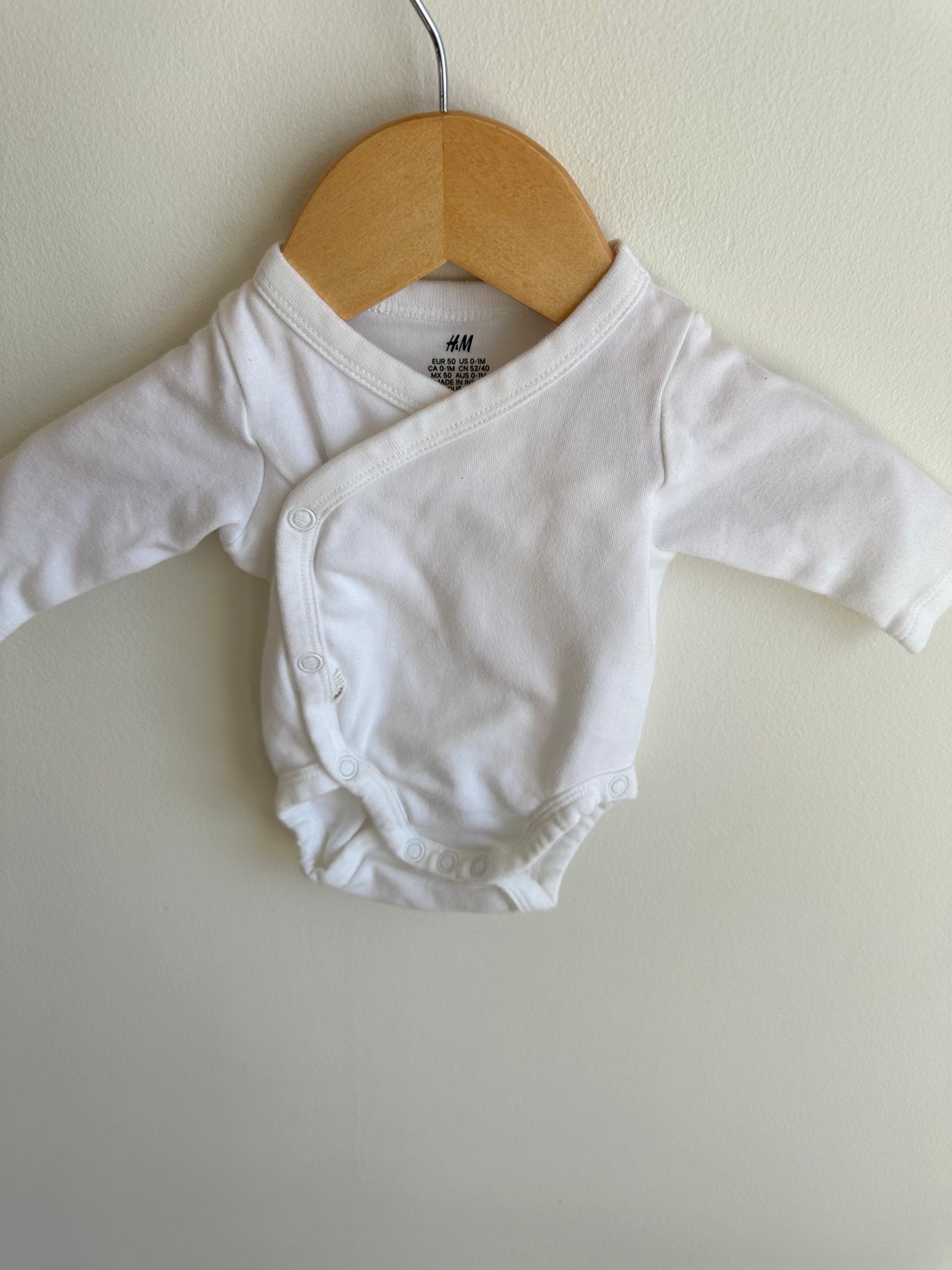 H&M White Bodysuit / 0-1m