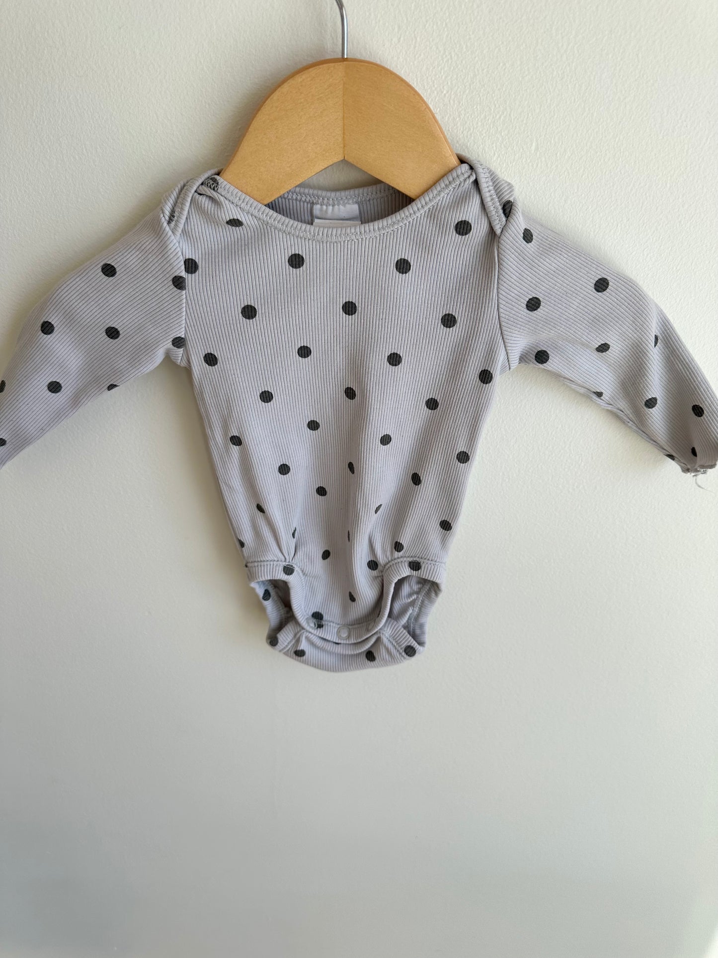 H&M Organic Polka Dot Bodysuit / 1-2m