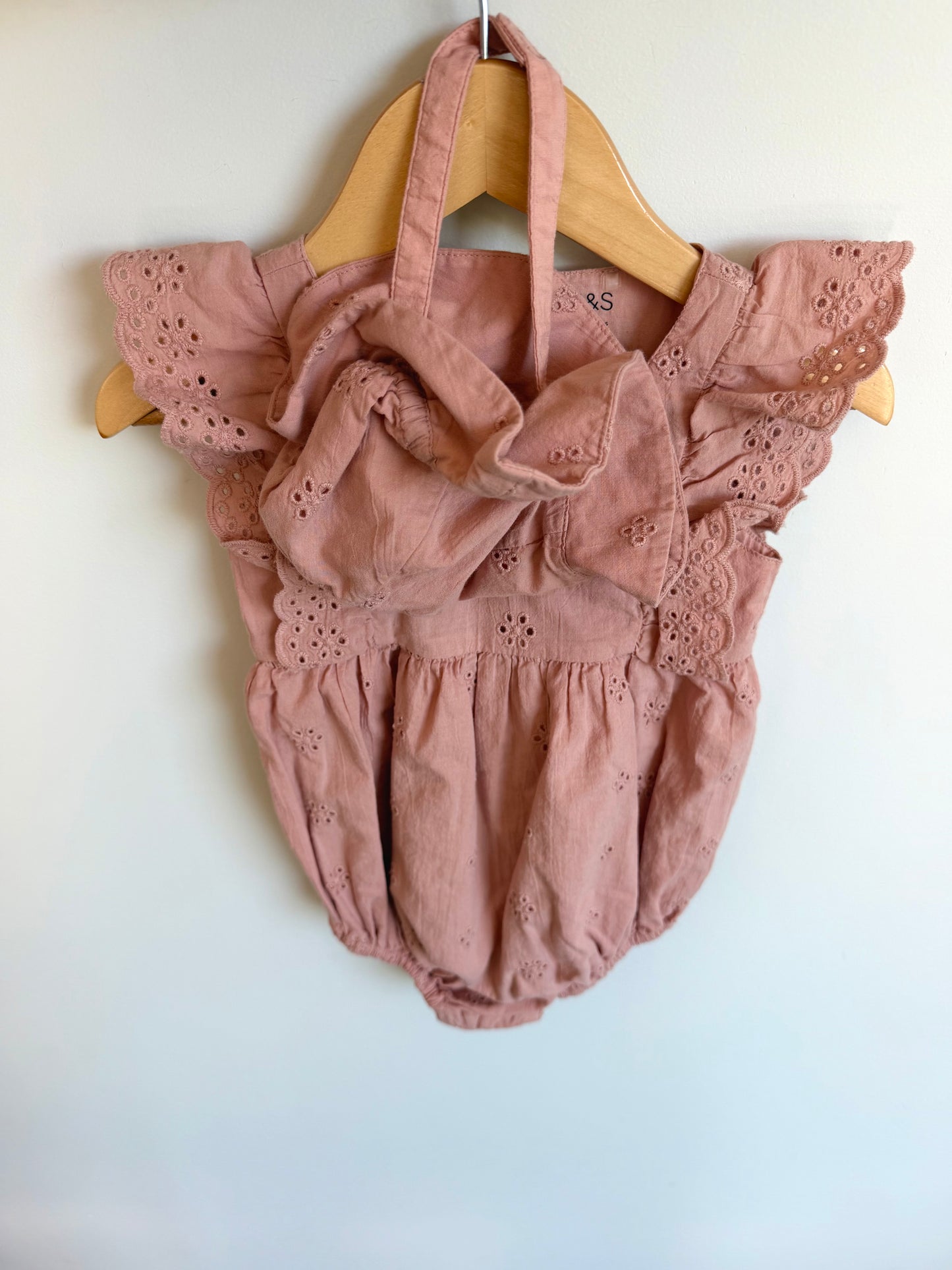 Blush Eyelet Bubble Romper + Hat / 12-18m