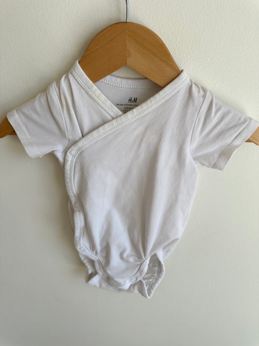 H&M Organic White Side Snap Bodysuit / 2-4m