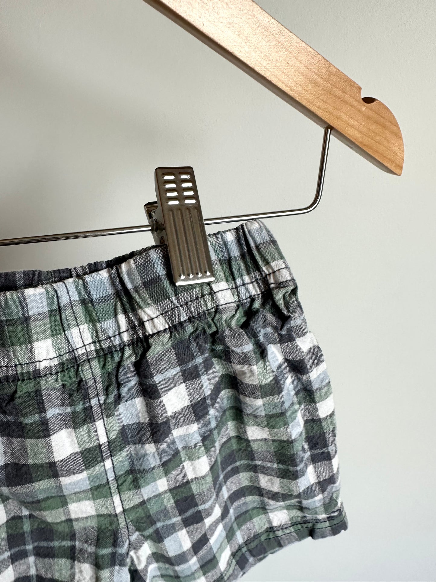 Checkered Green Navy Shorts / 6-9m