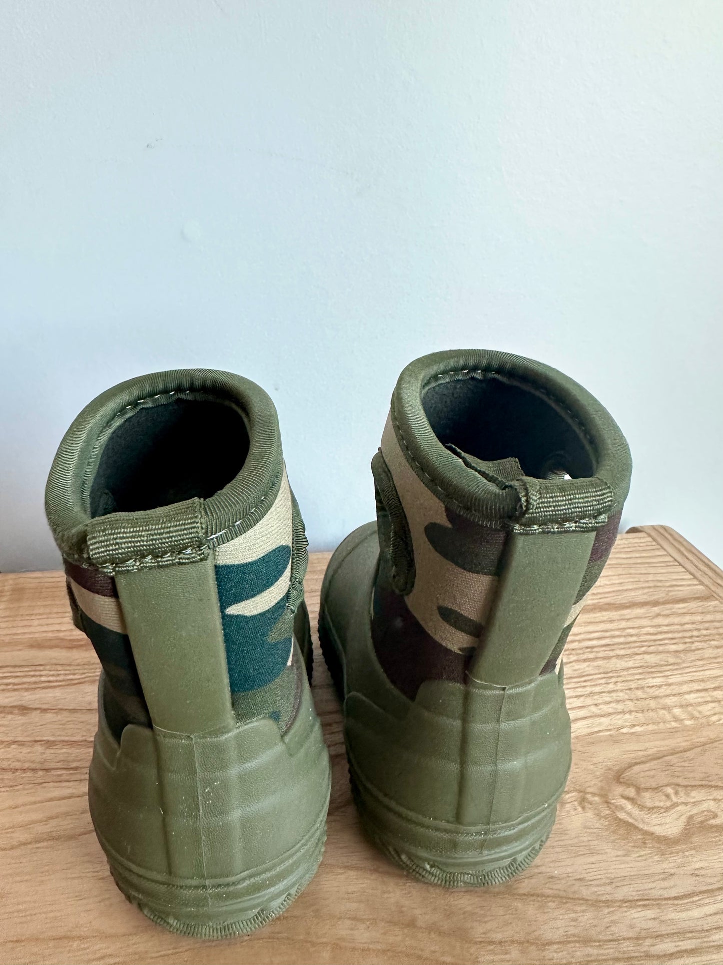 Camo Green Boots / Size 4 Toddler