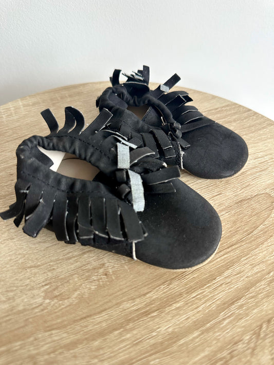 Black Frill Soft Sole Shoes / 6-12m