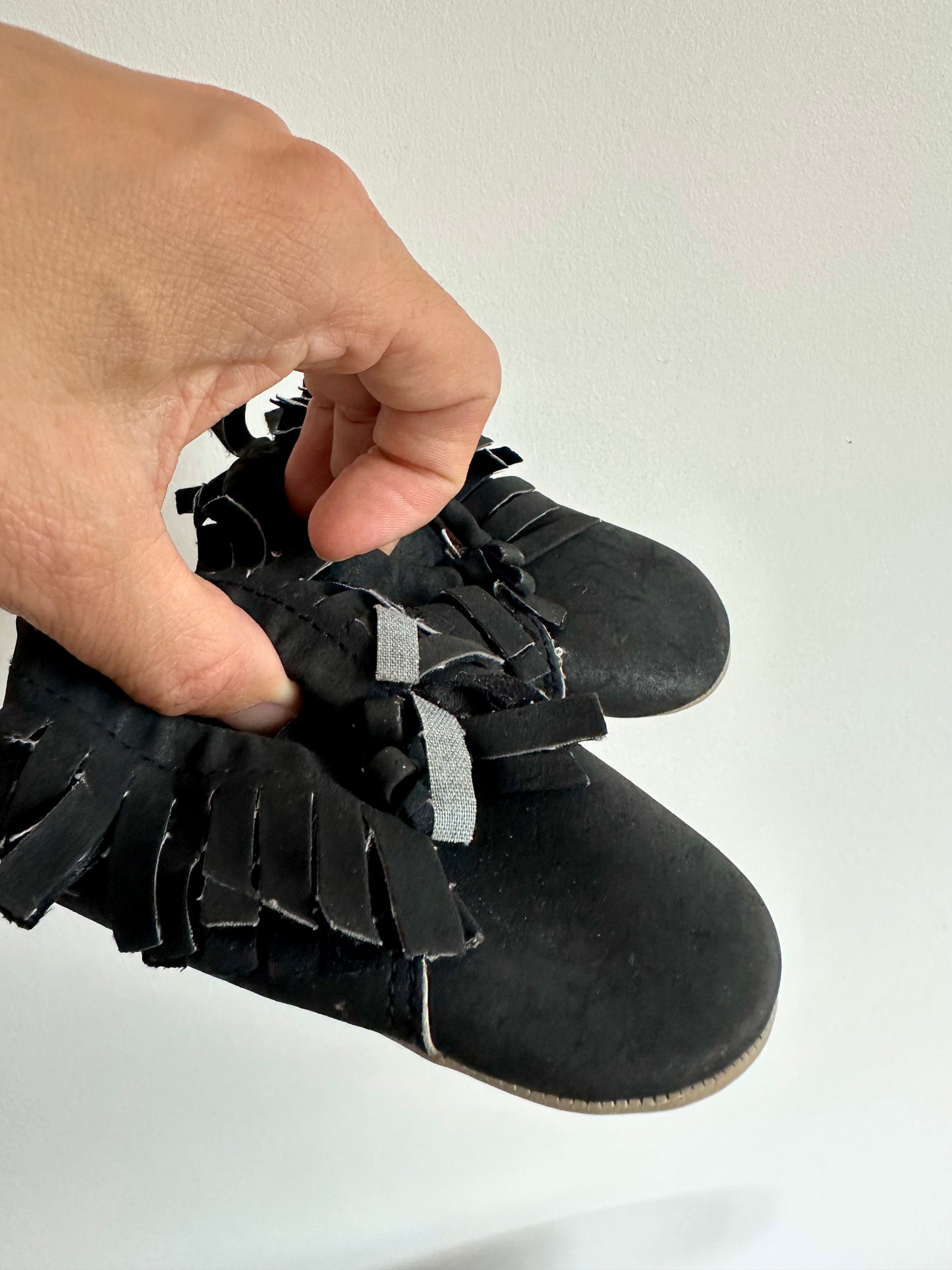 Black Frill Soft Sole Shoes / 6-12m