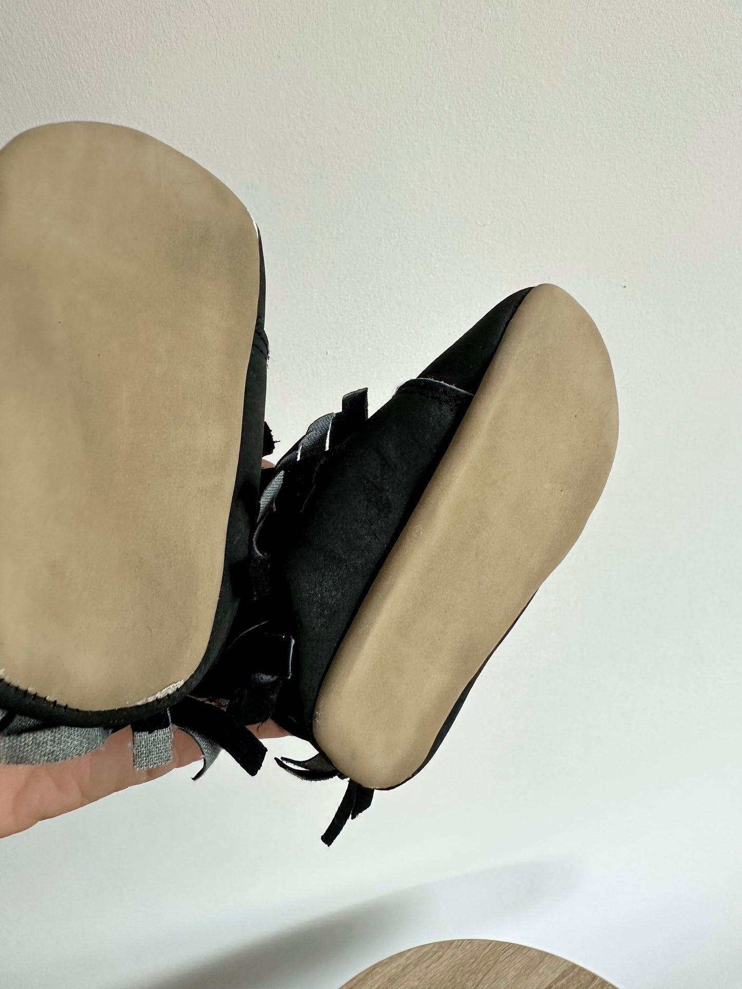 Black Frill Soft Sole Shoes / 6-12m