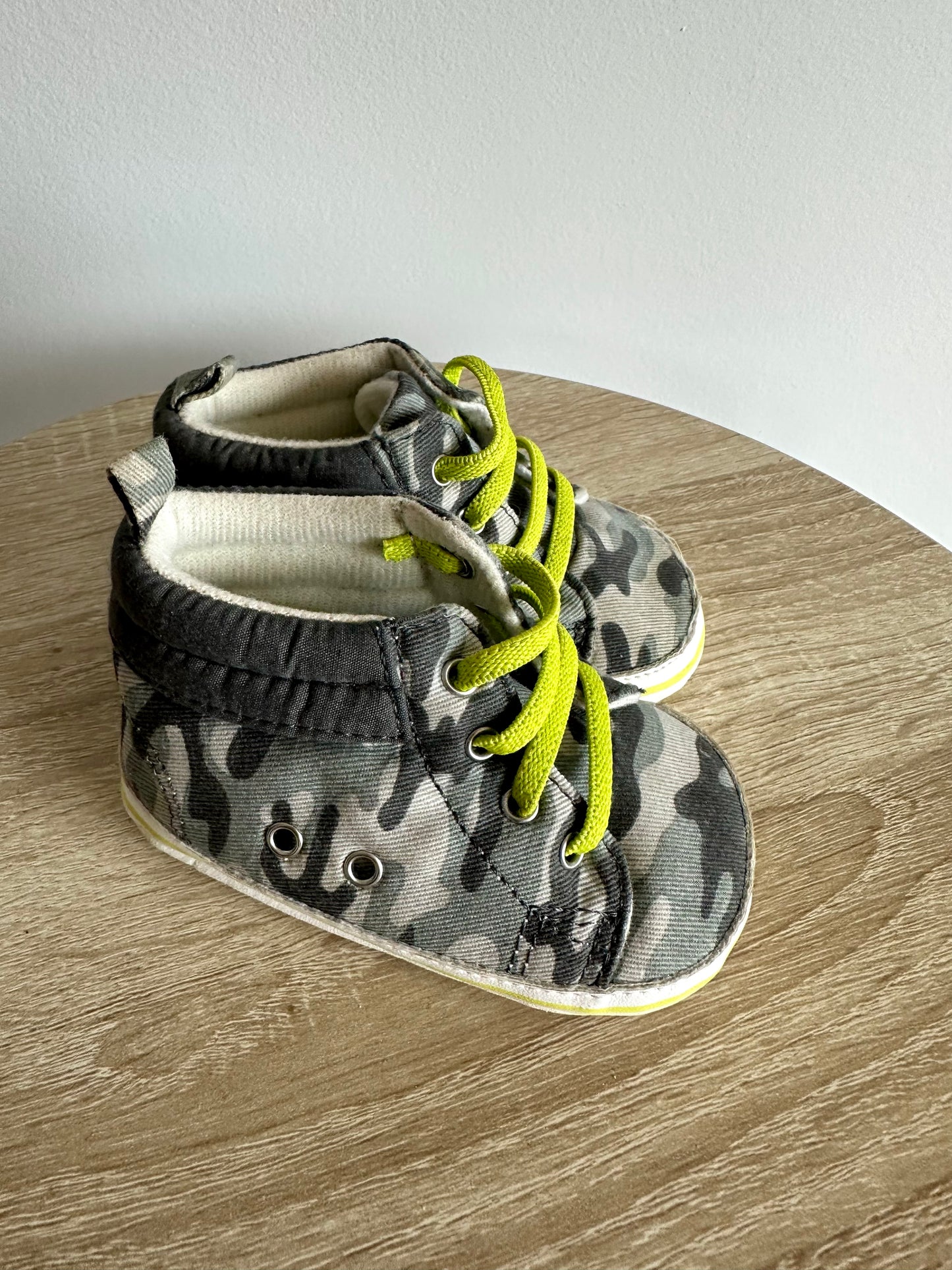 Camo Soft Sole Shoes / Size 3-6m