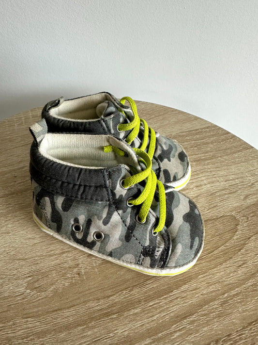 Camo Soft Sole Shoes / Size 3-6m