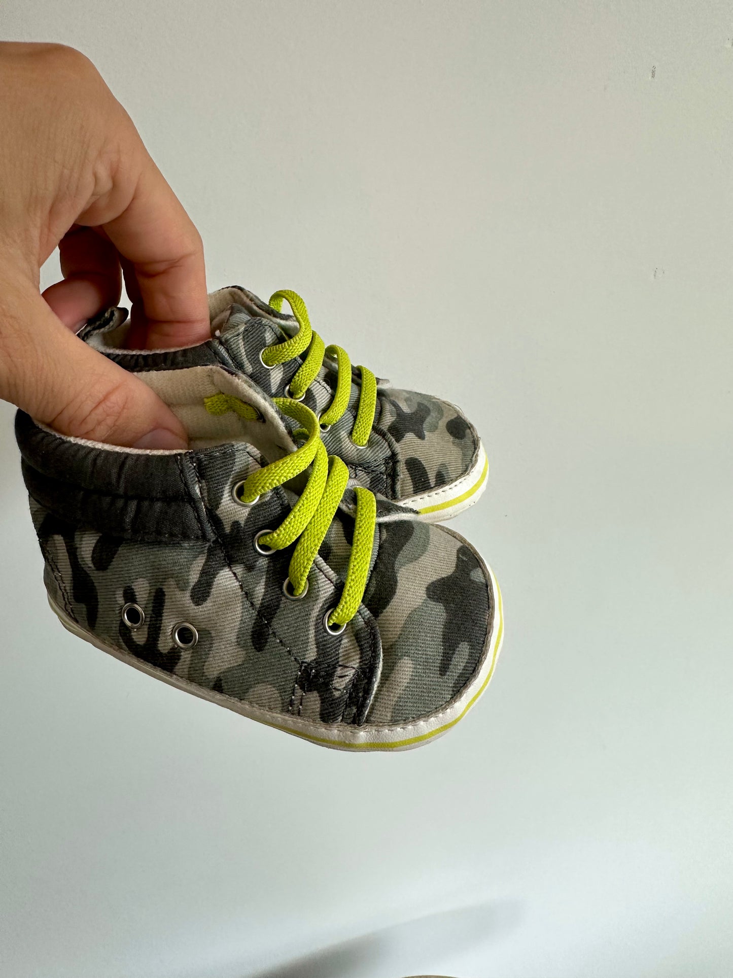 Camo Soft Sole Shoes / Size 3-6m