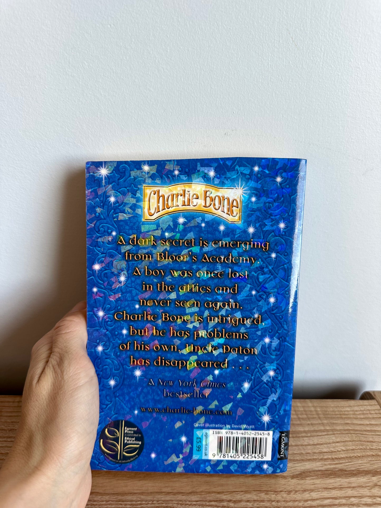 Charlie Bone and The Blue Boa Book / 9-12 years