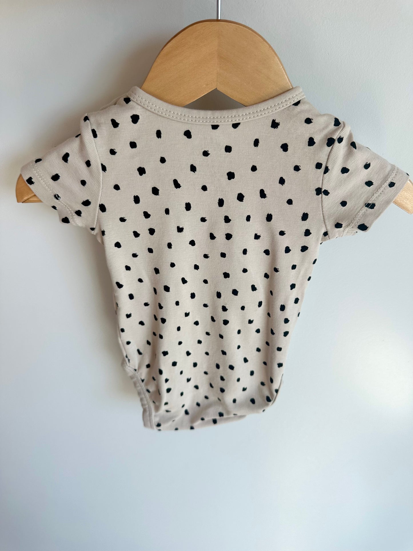 H&M Organic Cotton Tan Speckled Short Sleeve Bodysuit / 4-6m