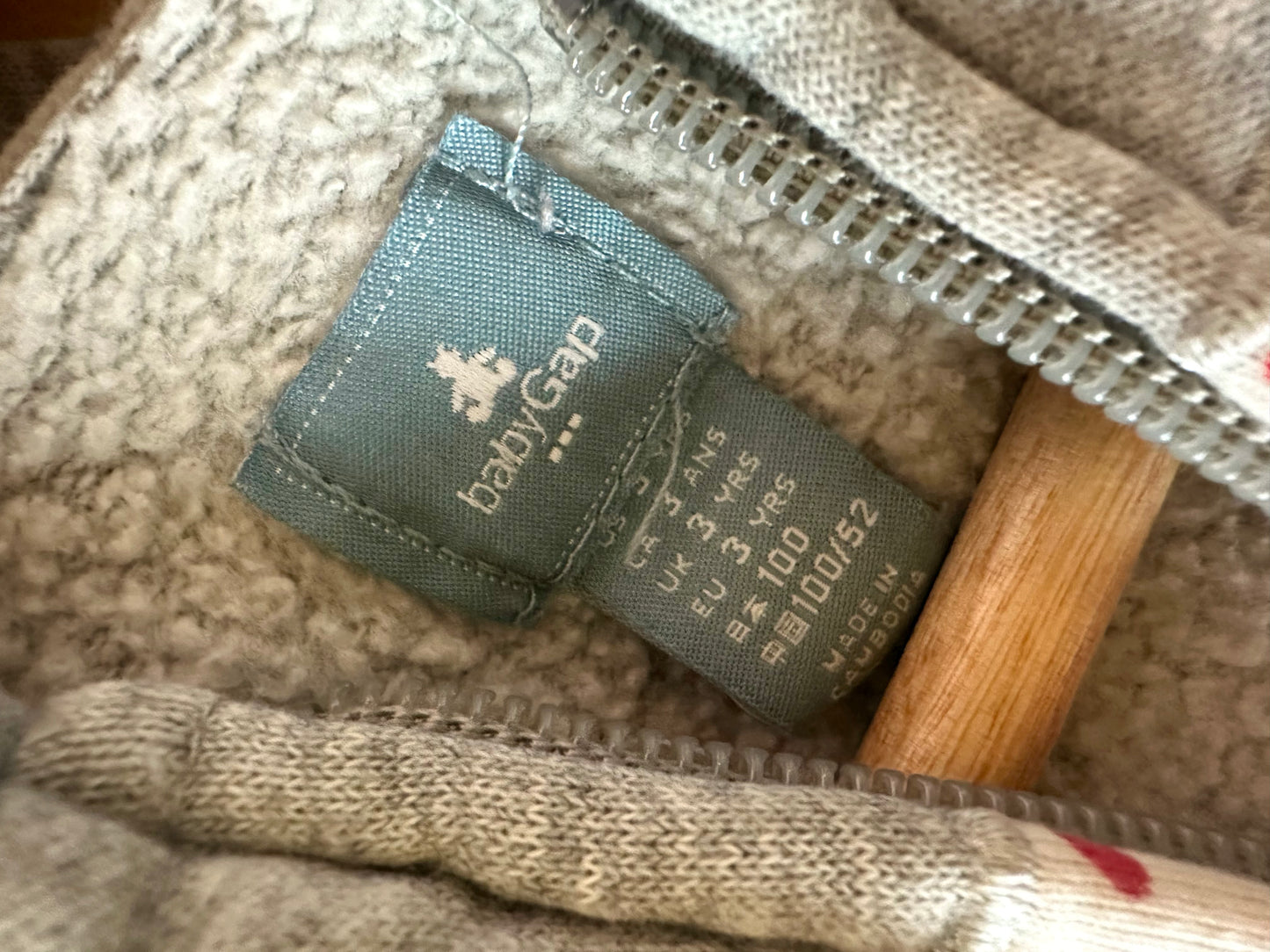 Gap Grey Heart Hoodie + Pants Set (PLAY)/ 3T