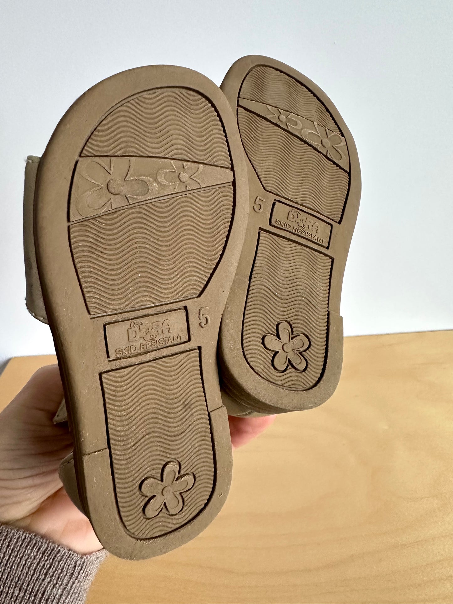 Flower Gold Shiny Sandals / Size 5 Toddler
