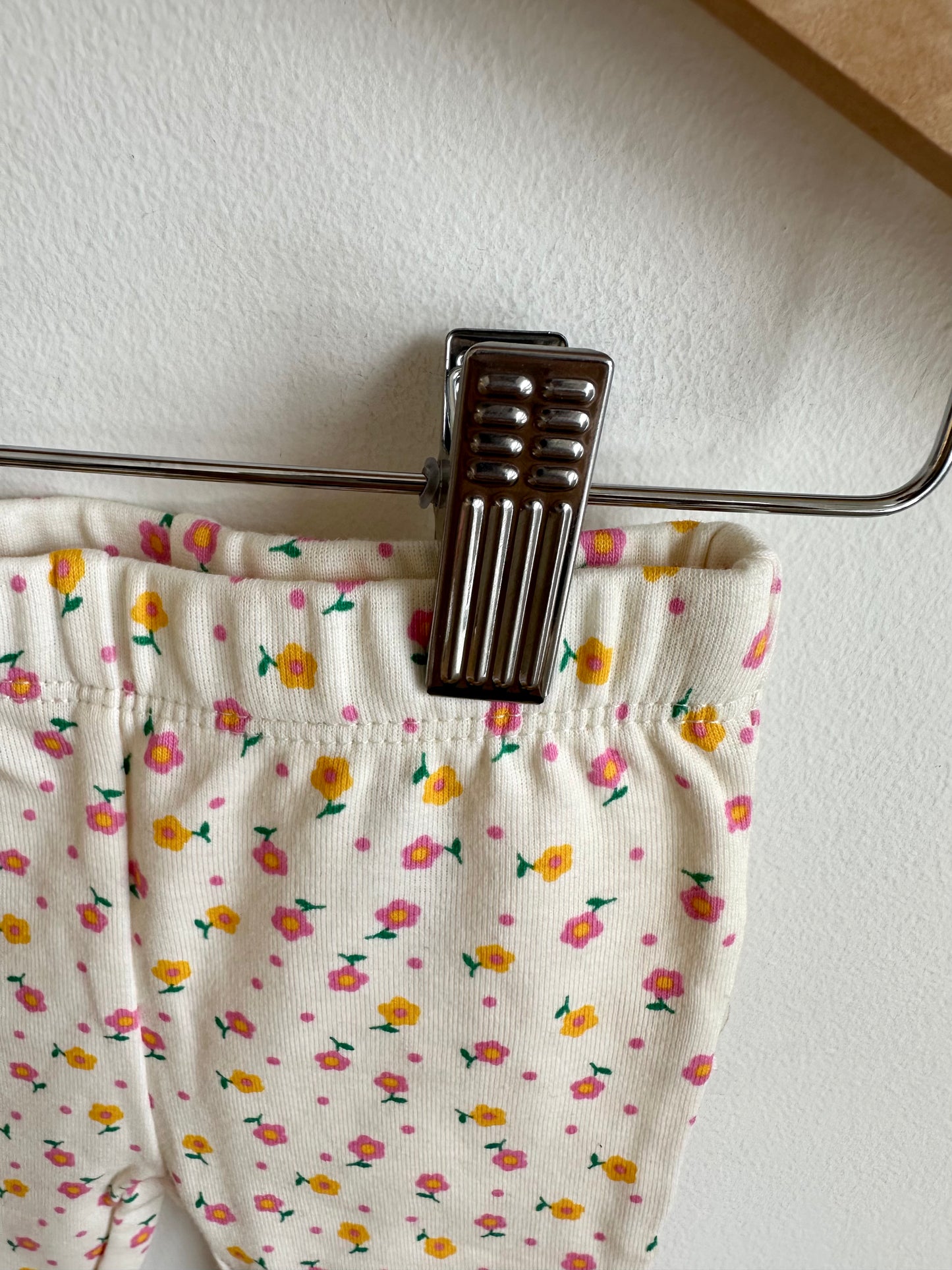 White Floral Ruffle Pants / 3-6m