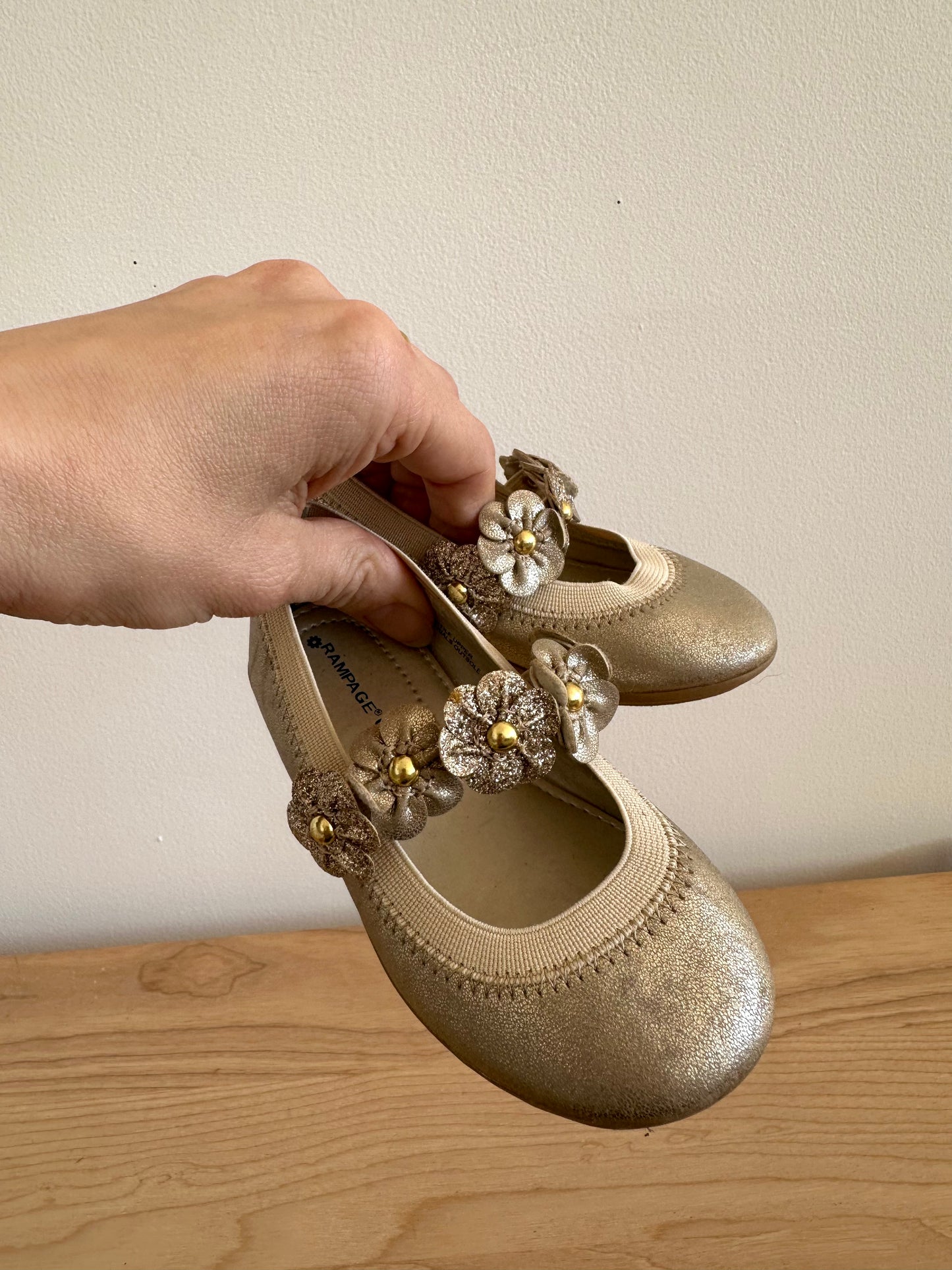Gold Floral Ballet Flat Shoes / Toddler Size 5-6