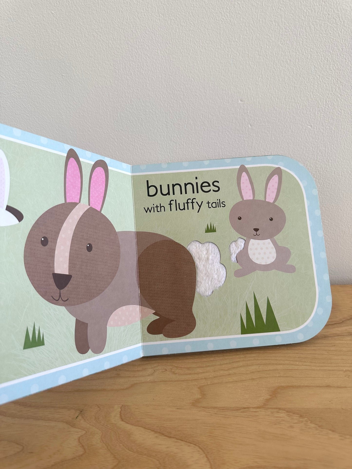 Touch and Feel Animals Board Book / 0-2 years