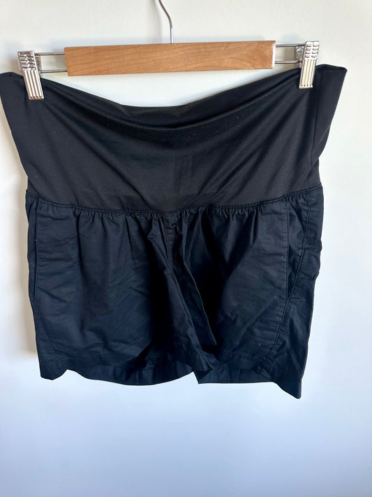 Black Pocket Maternity Shorts / Small