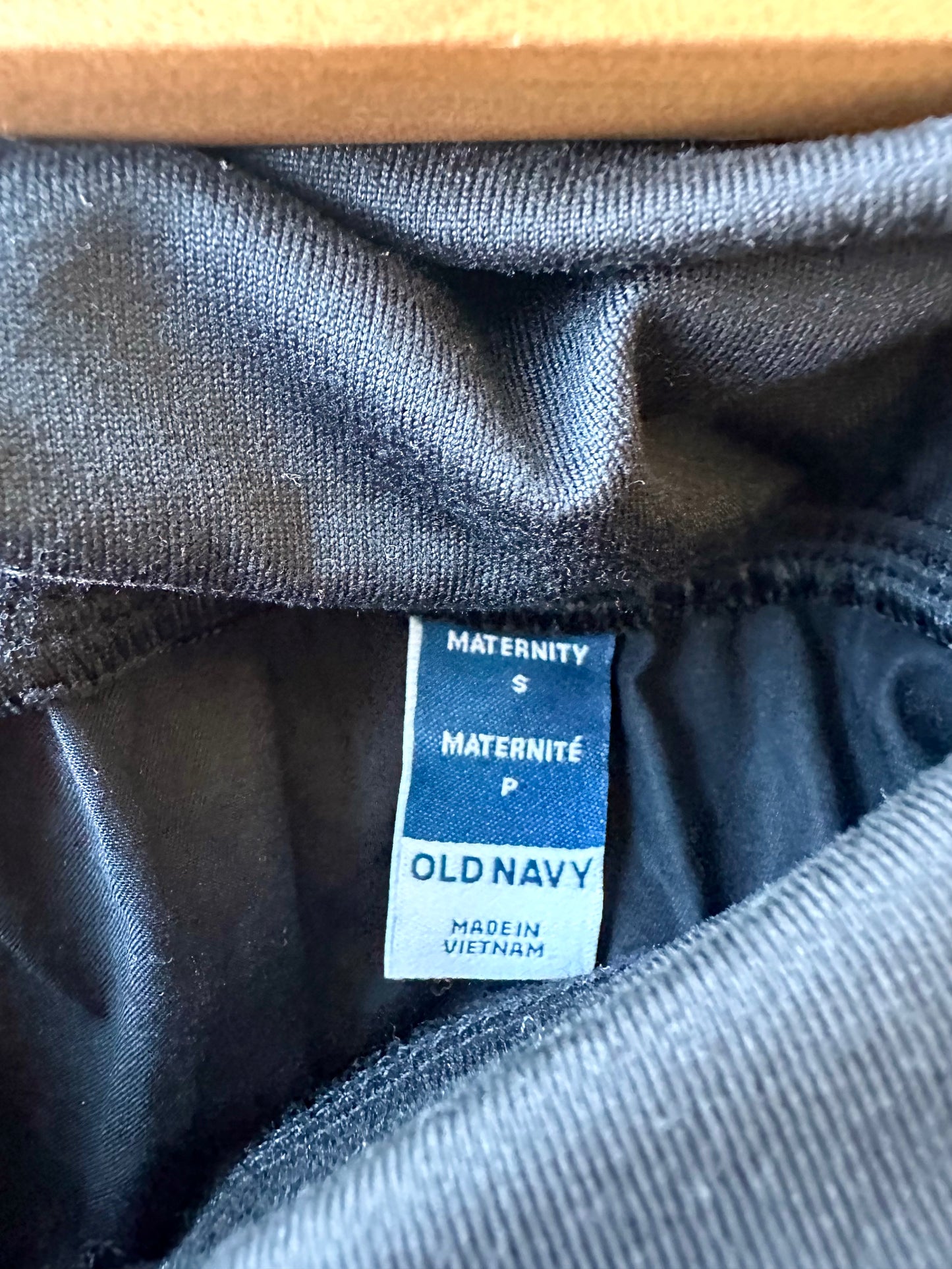 Black Pocket Maternity Shorts / Small