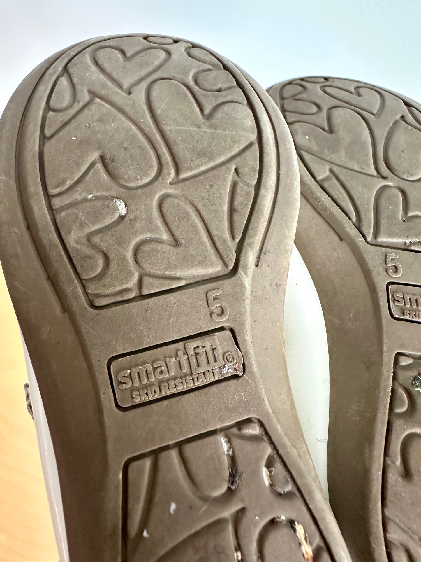 White Bow Ballet Shoes (PLAY) / Size 5 Toddler