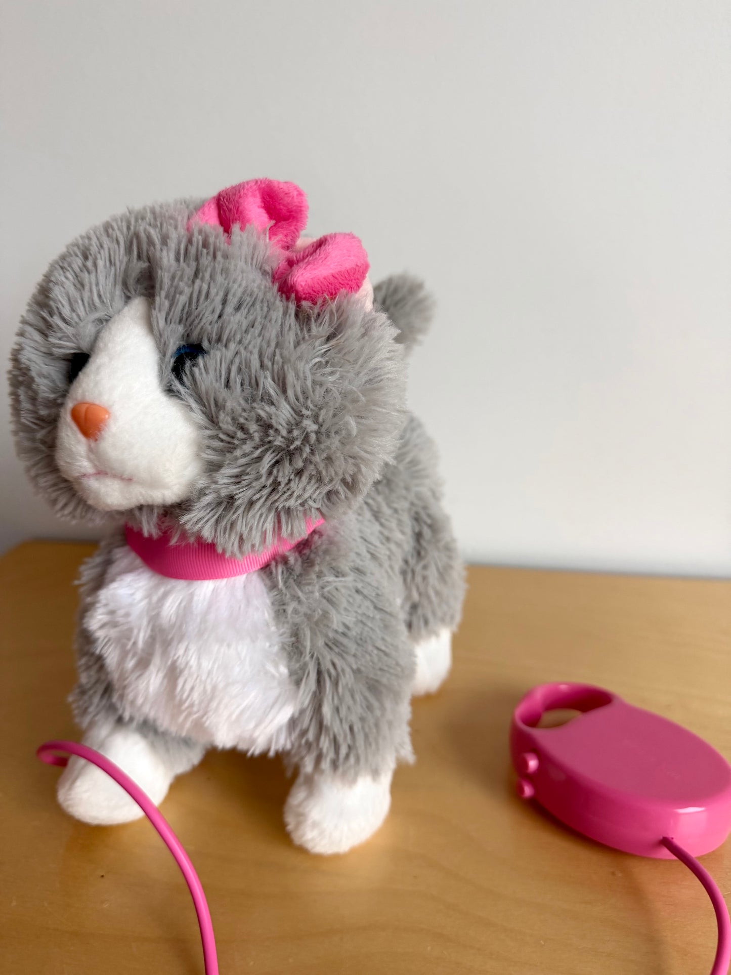 Cat Walking and Meowing Toy (No Shipping)