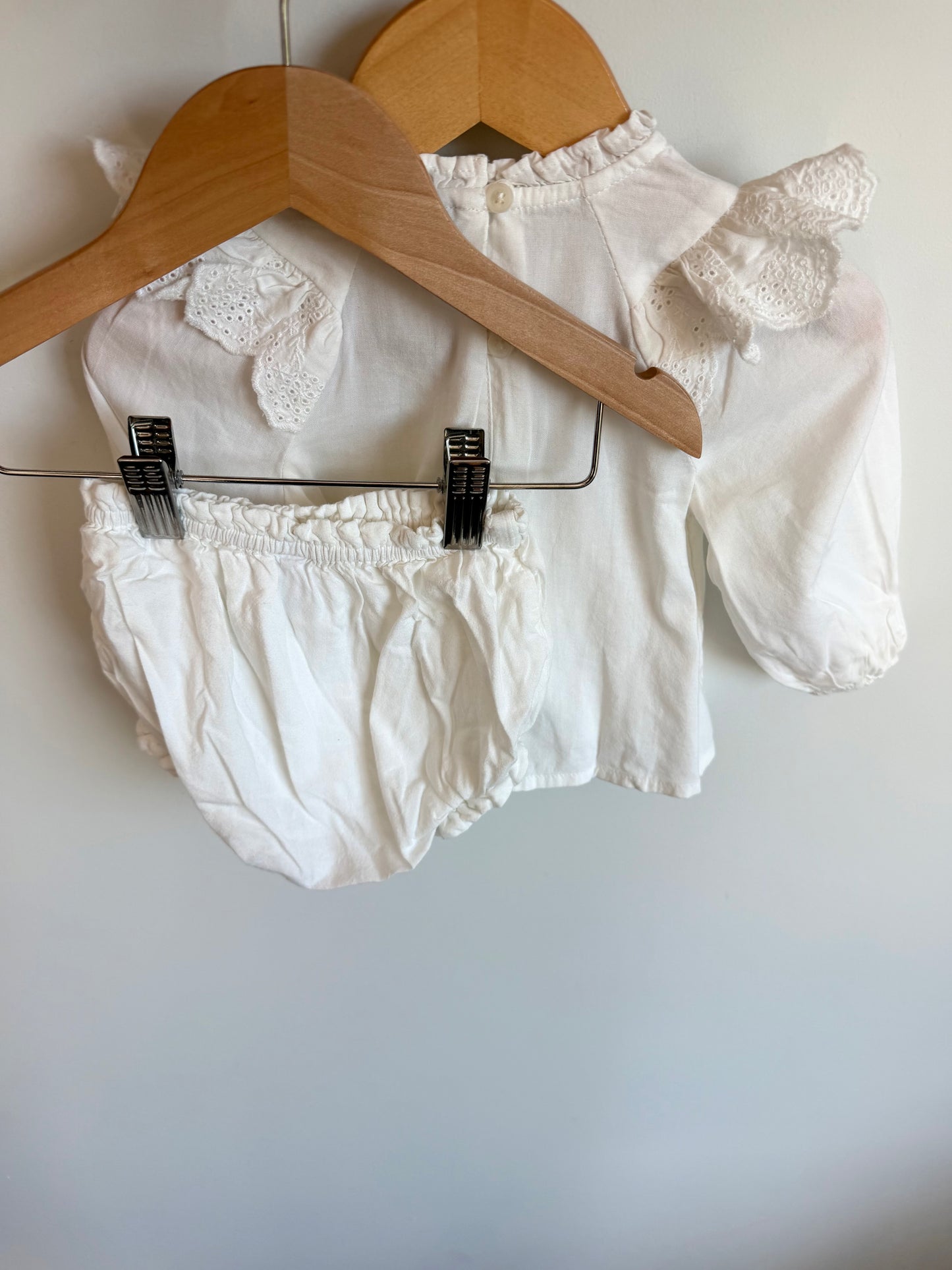 White Eyelet Sleeve Top + Bloomer Set / 6-12m