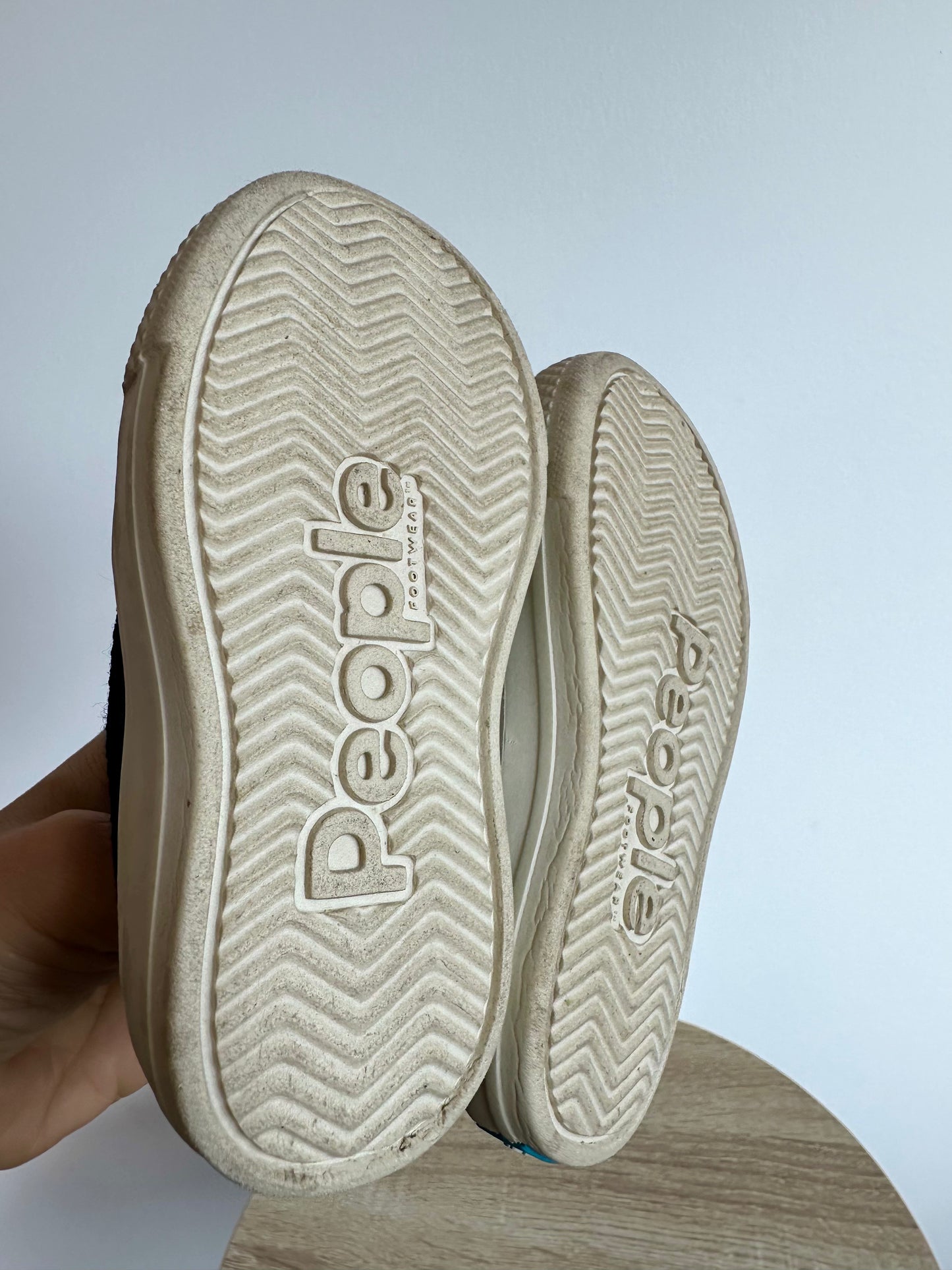 People Sneakers with Elastic Laces / Size 5 Toddler