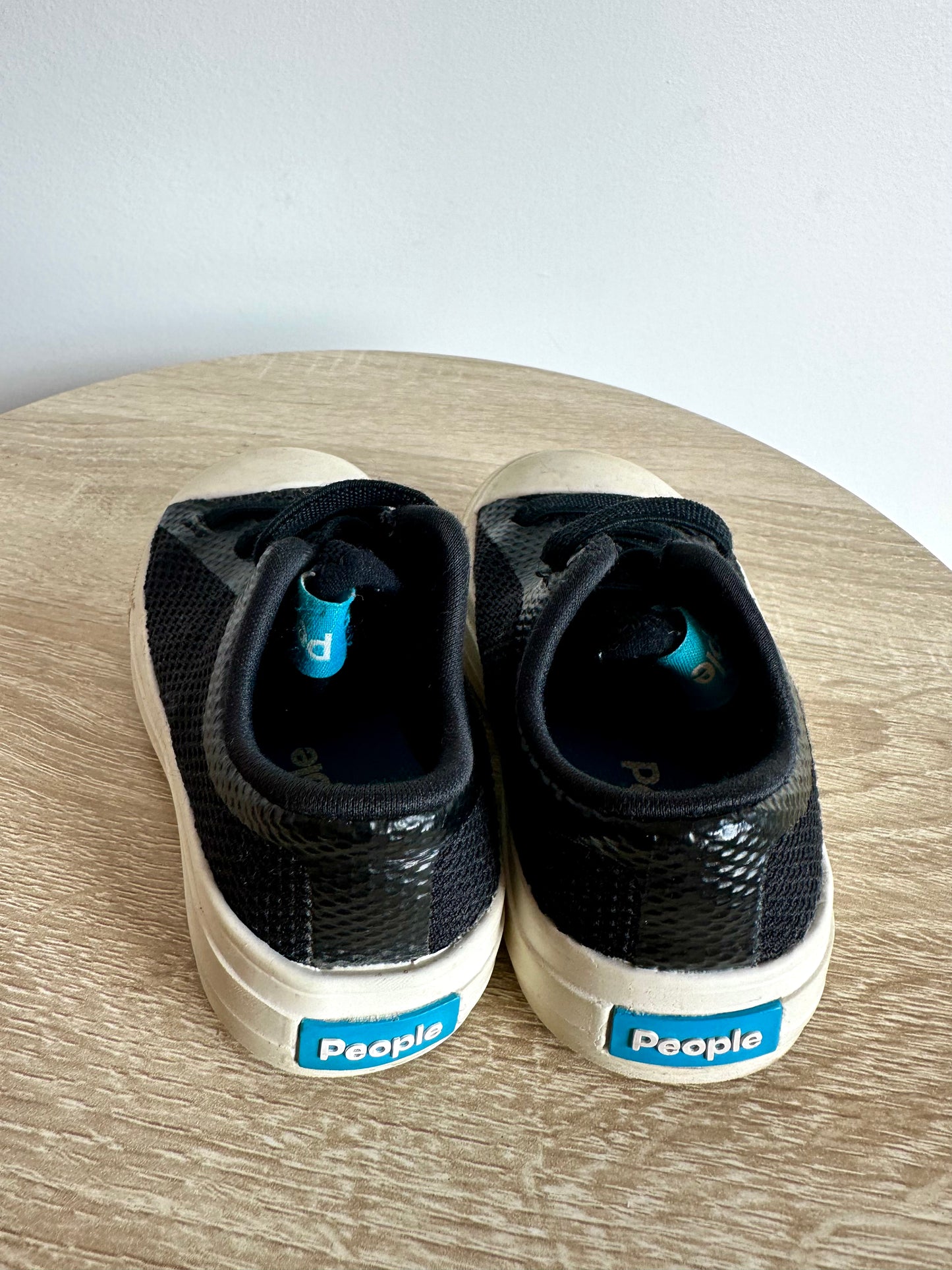 People Sneakers with Elastic Laces / Size 5 Toddler