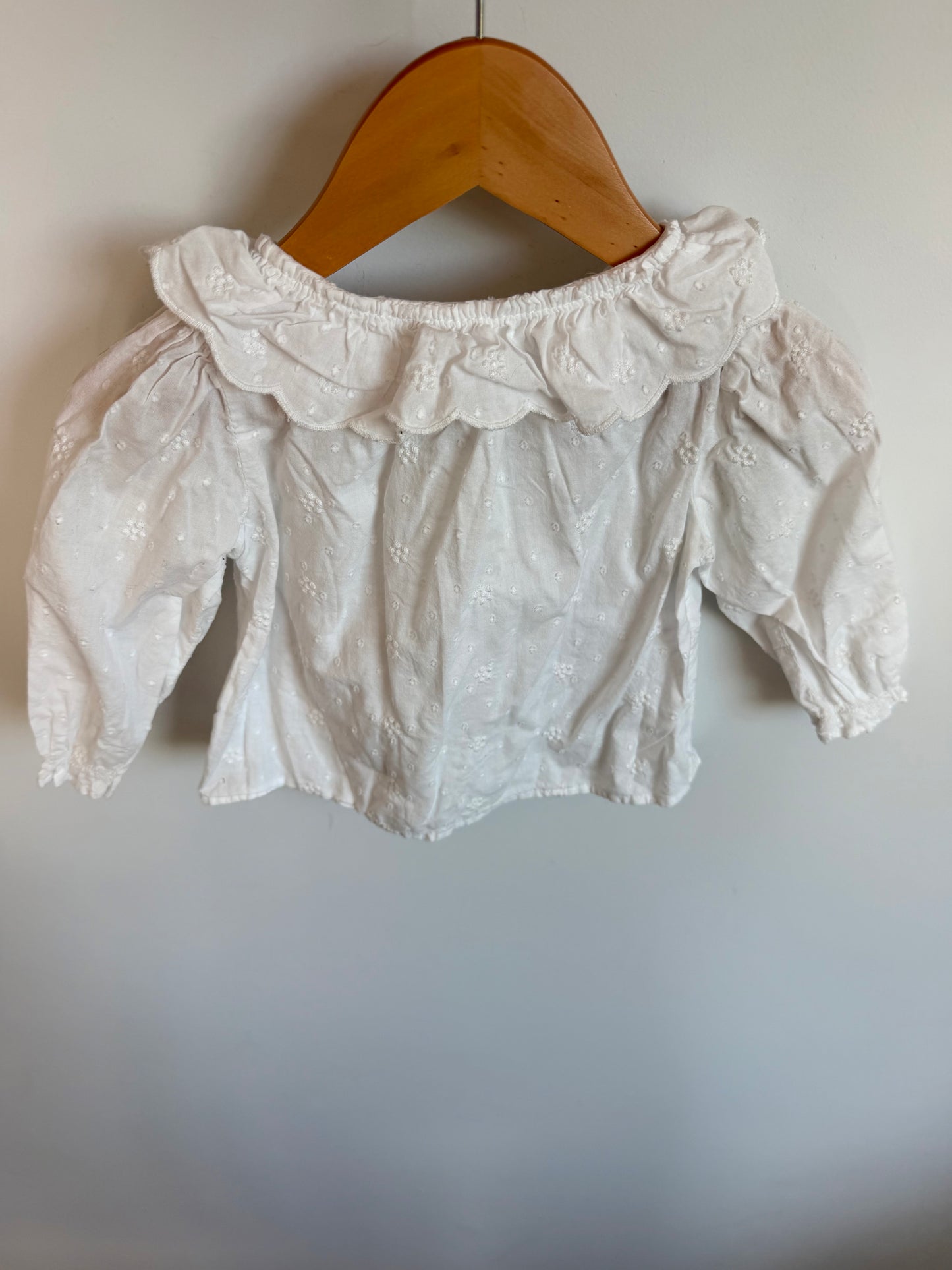 White Scallop Collar Embroidery Flowers Top / 6-9m