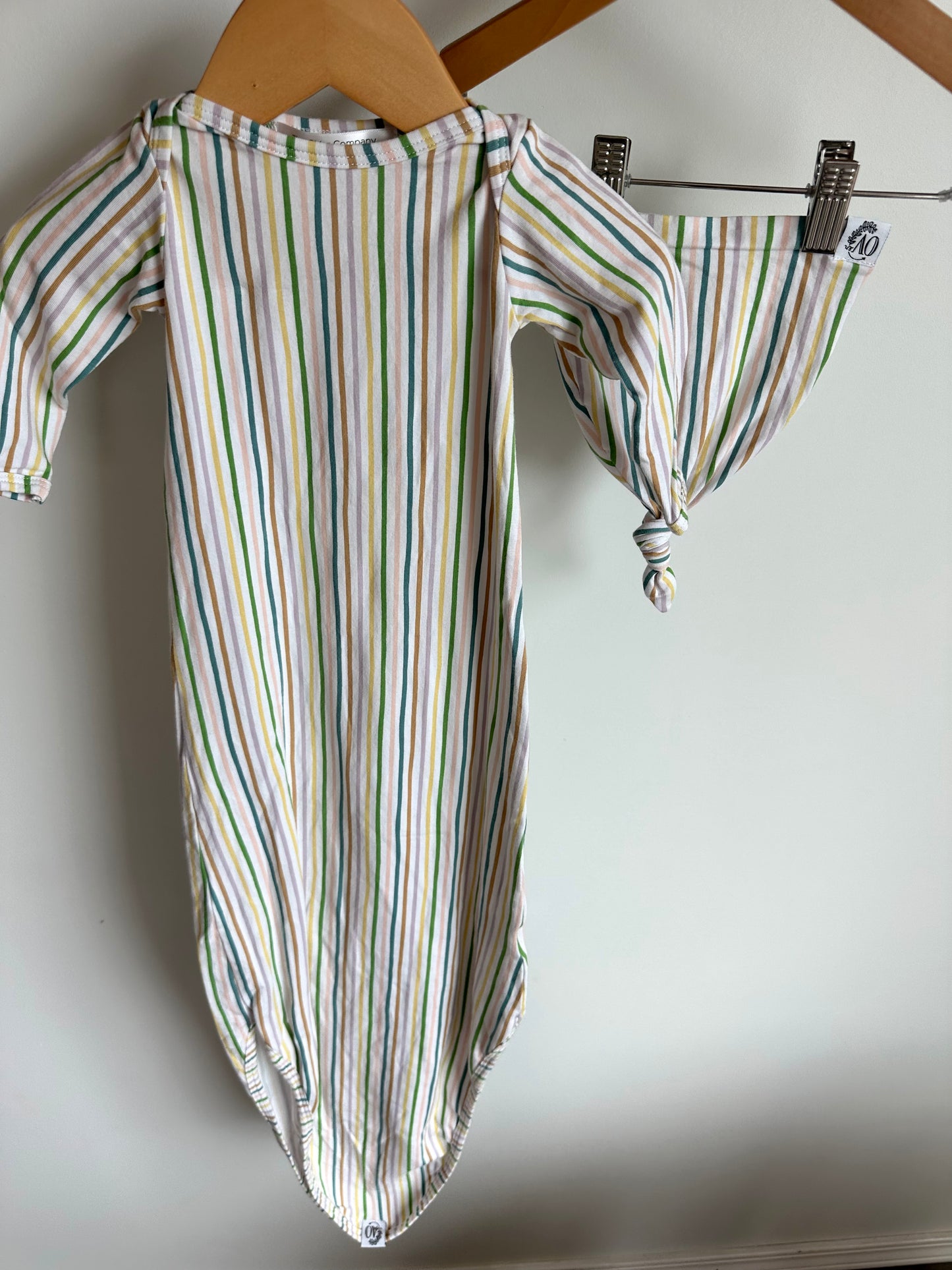 Vertical Stripe Knotted Gown + Hat Set / 0-3m