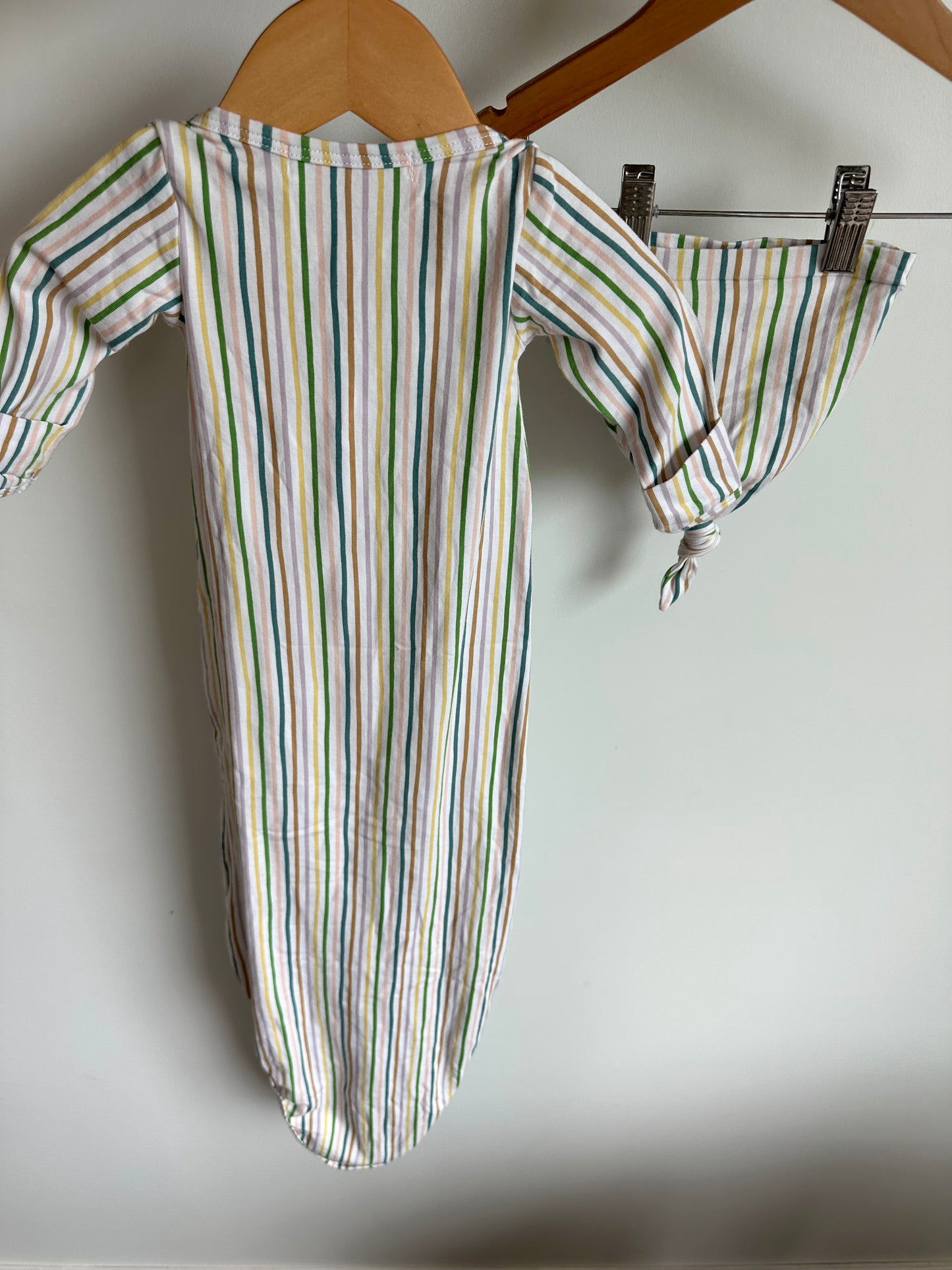 Vertical Stripe Knotted Gown + Hat Set / 0-3m