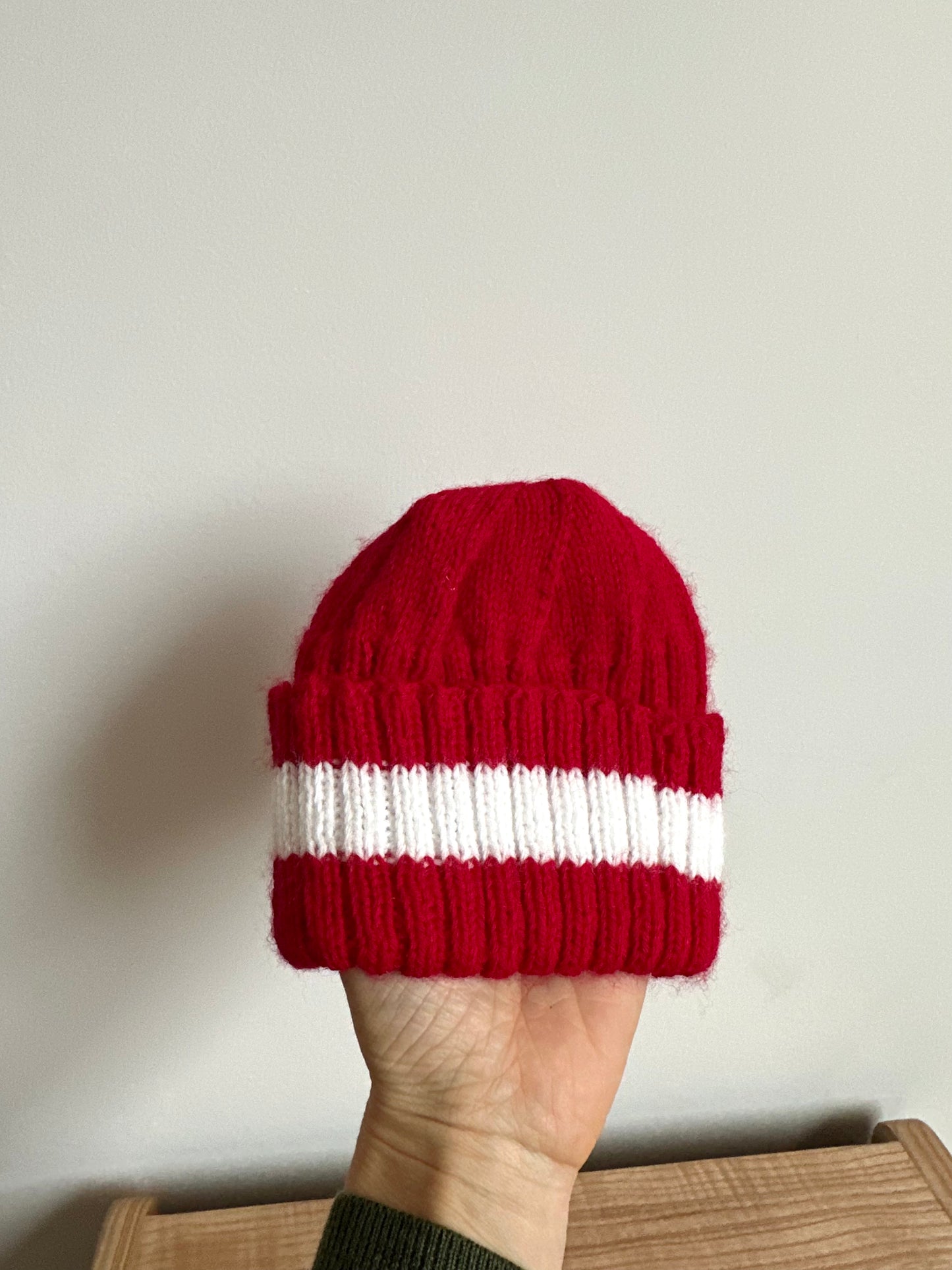 Handmade Knit Red White Toque / 0-3m?