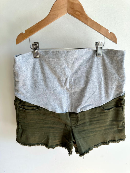 Thyme Olive Maternity Shorts / Small