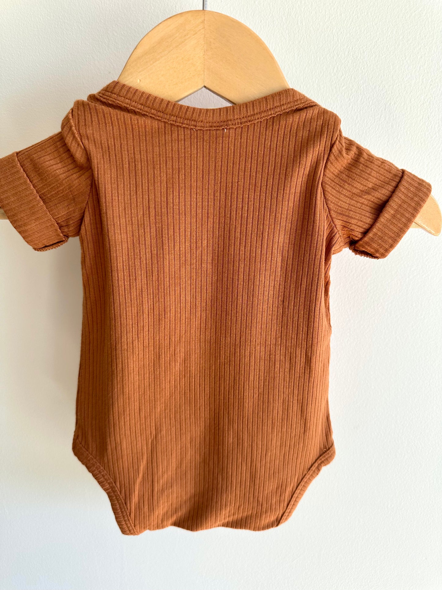 Kate Quinn Amber Ribbed Bodysuit / 0-3m