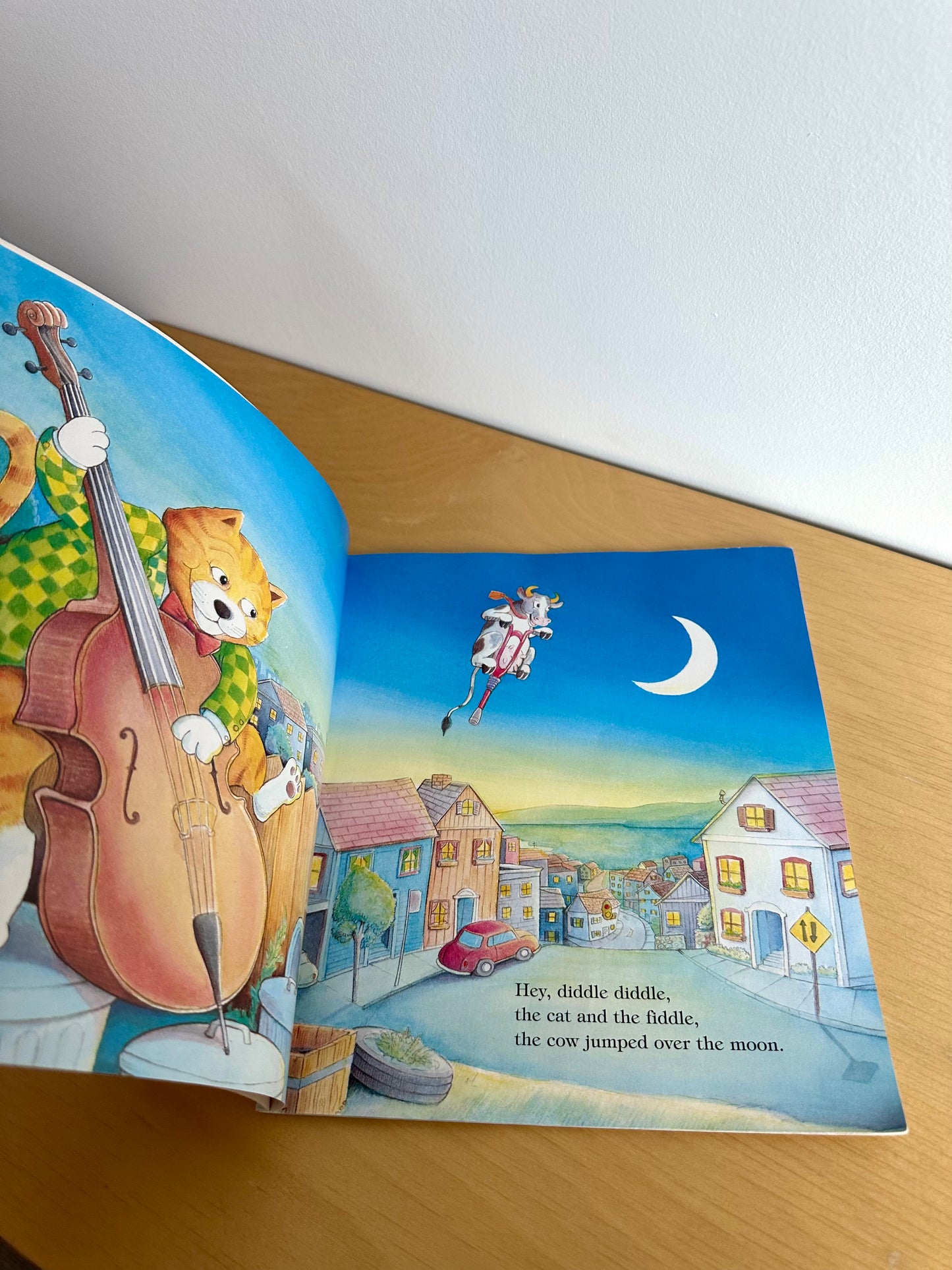 Hey Diddle Diddle Book / 0-4 years (No Shipping)