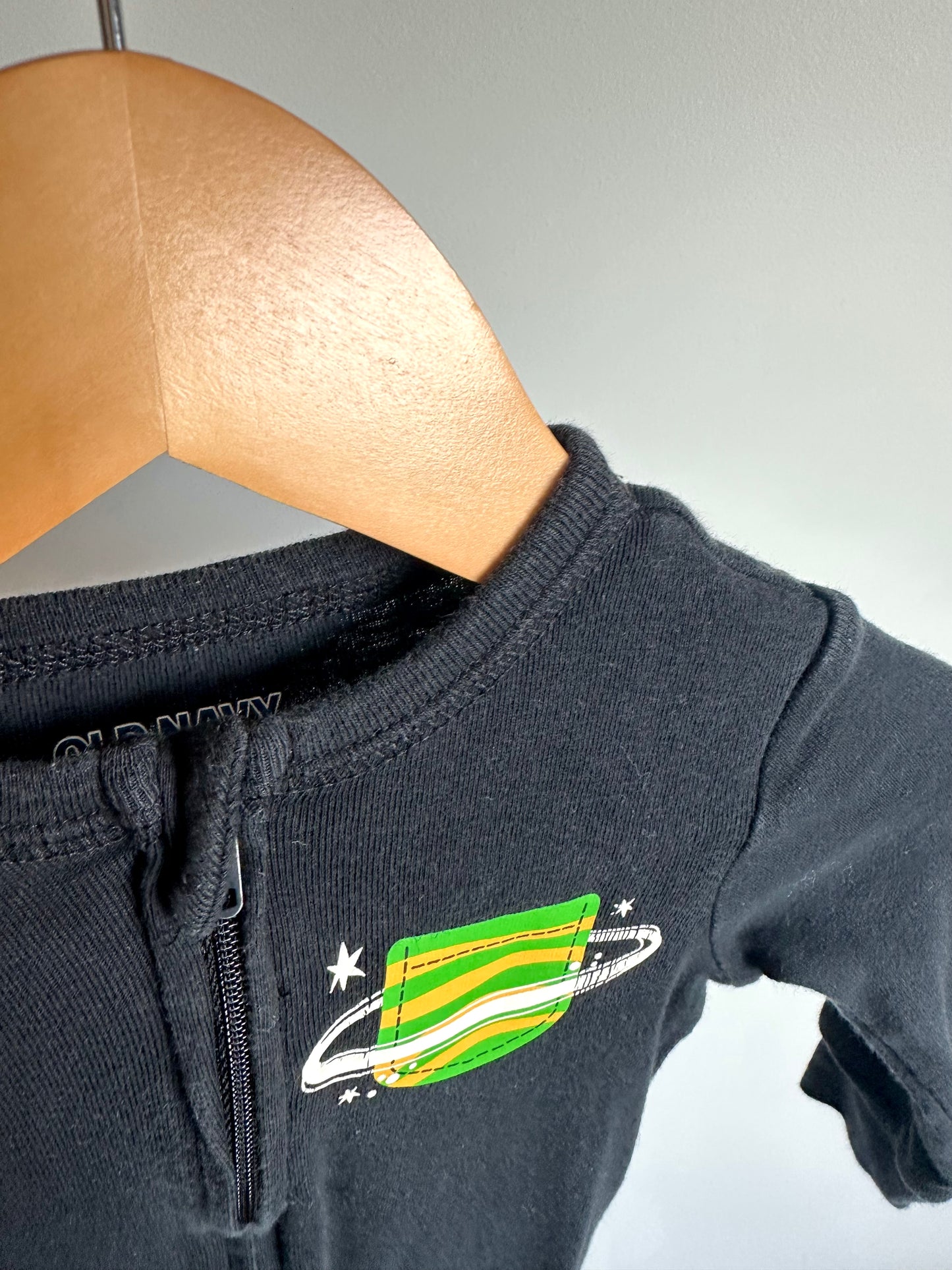 Black Green Badge Sleeper / 12-18m
