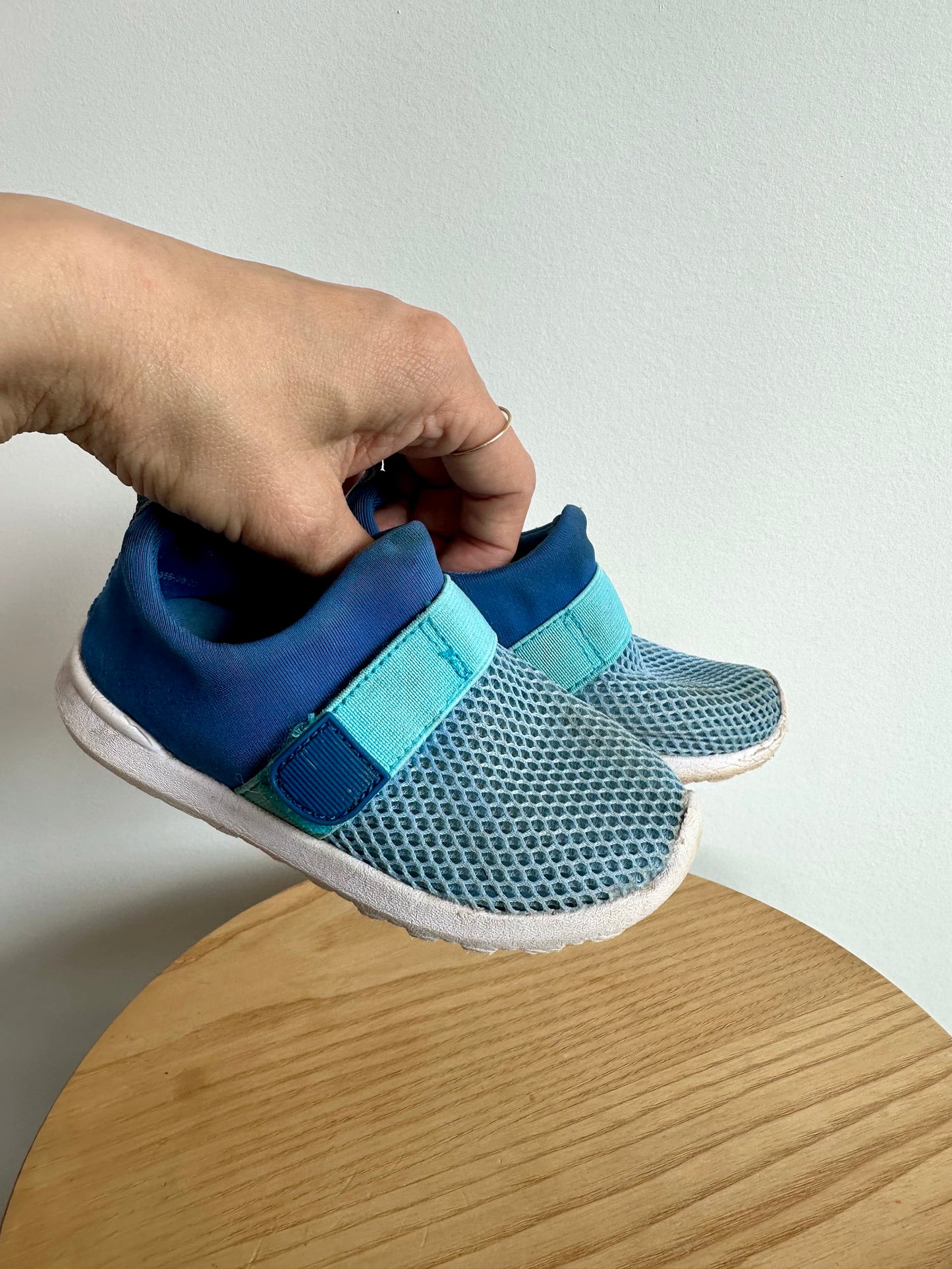 Breathable Sneakers / Size 7 Toddler