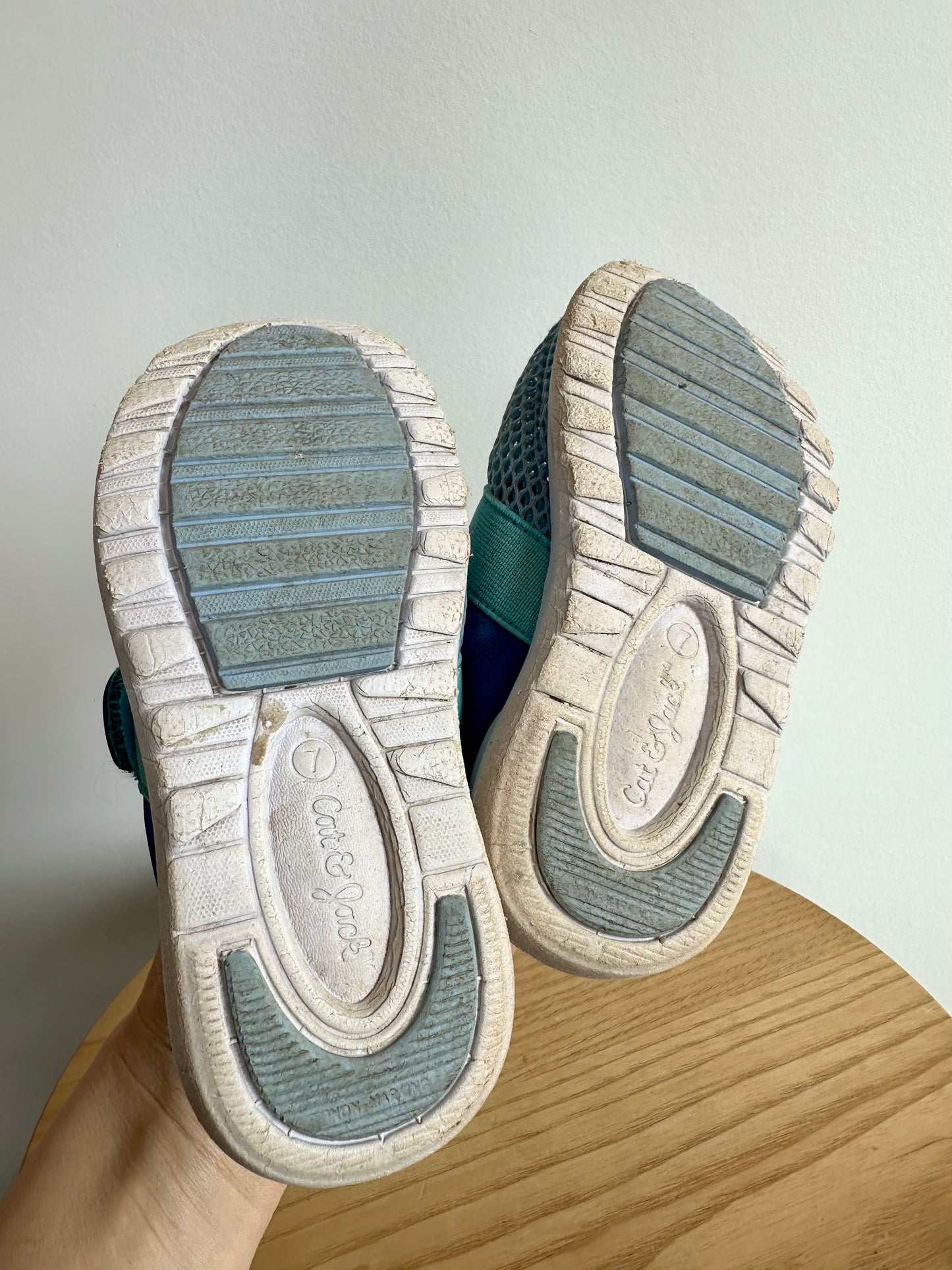 Breathable Sneakers / Size 7 Toddler