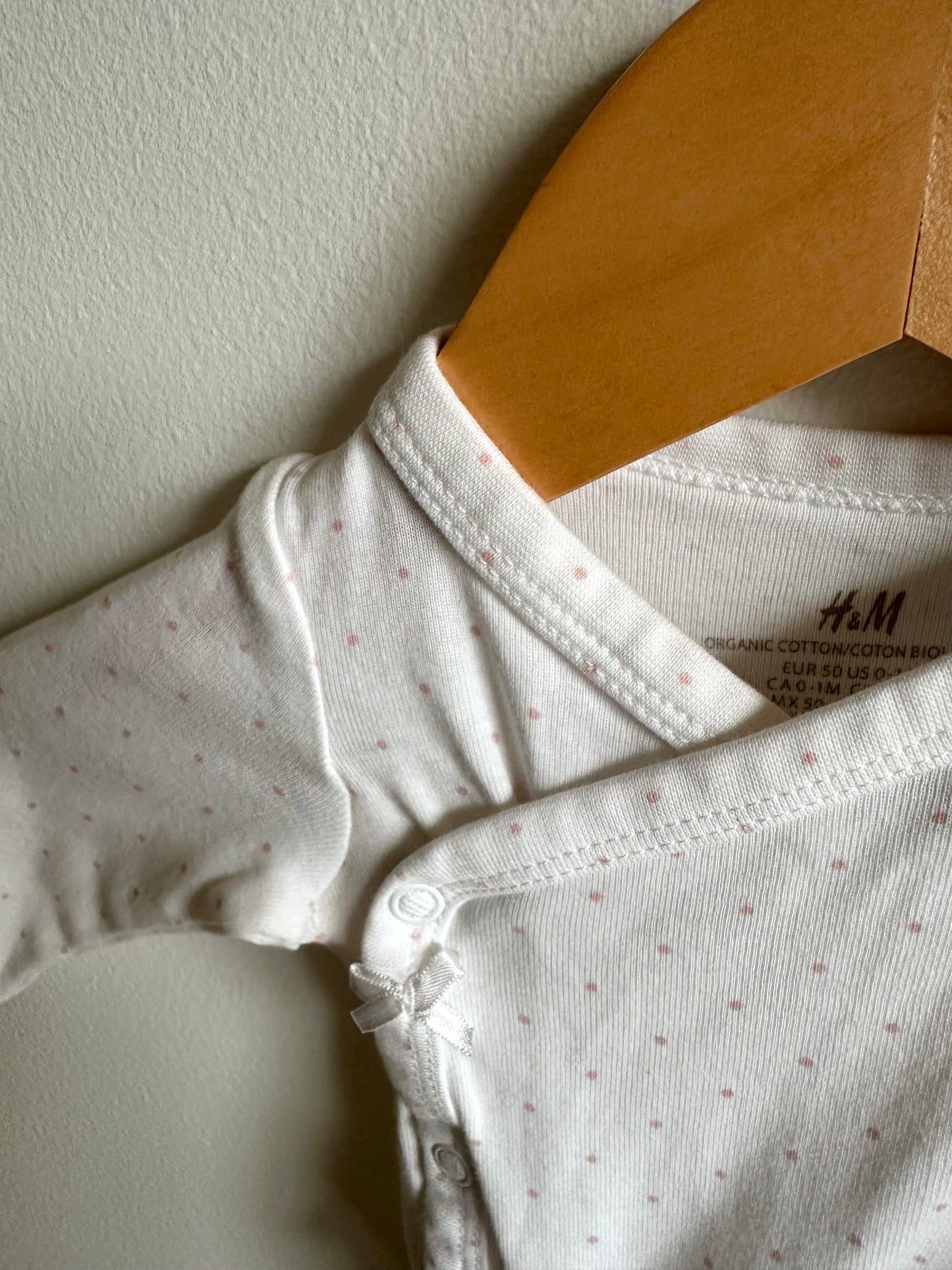 H&M Organic Pink Dot Bodysuit / 0-1m