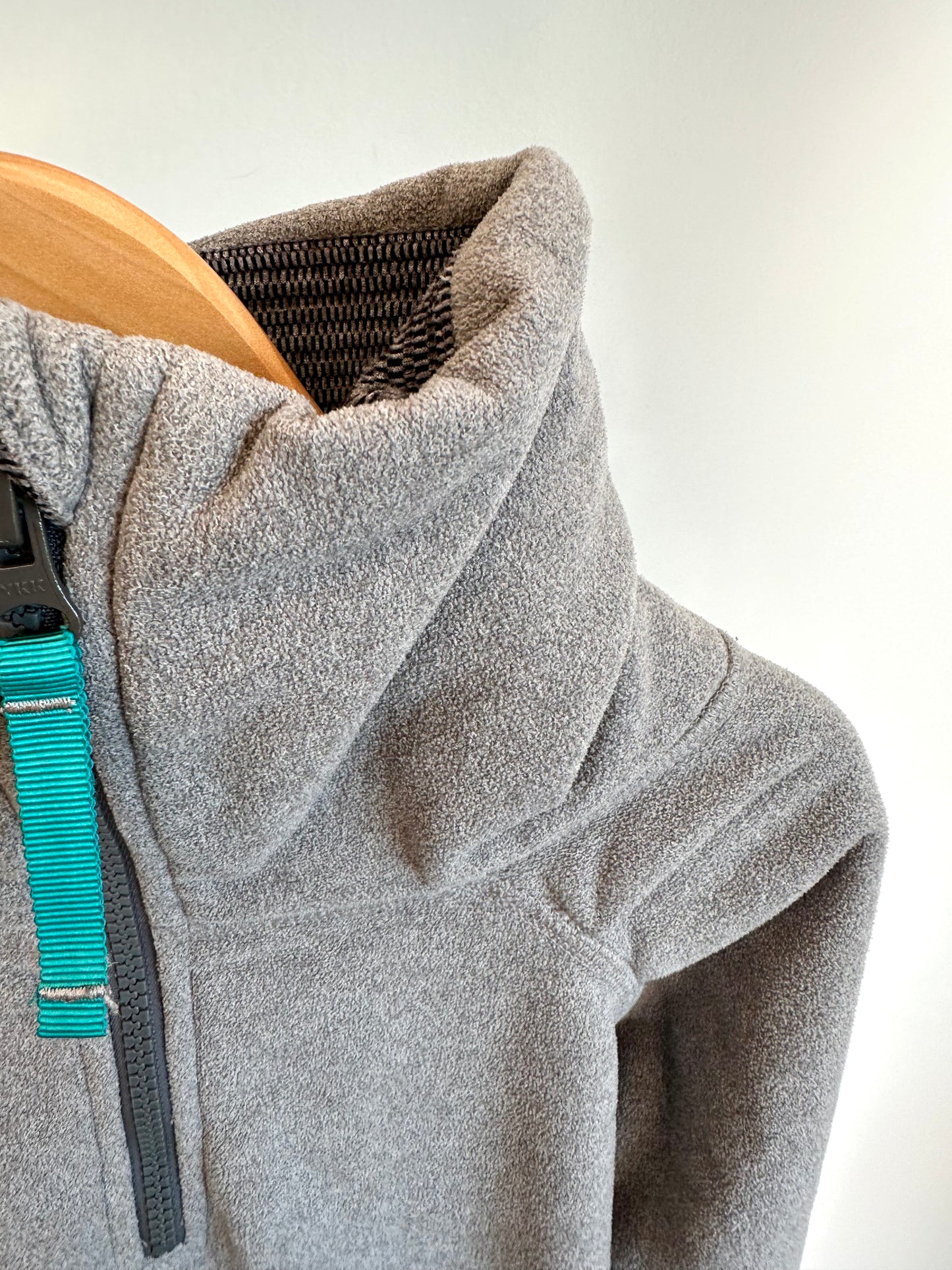 Ivivva (Lulu) Grey Sweater / 10 years