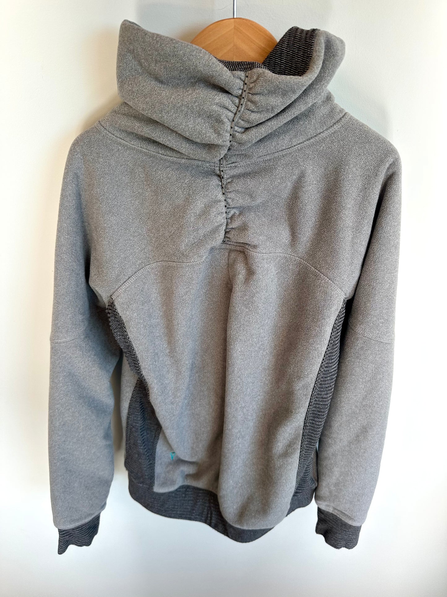 Ivivva (Lulu) Grey Sweater / 10 years
