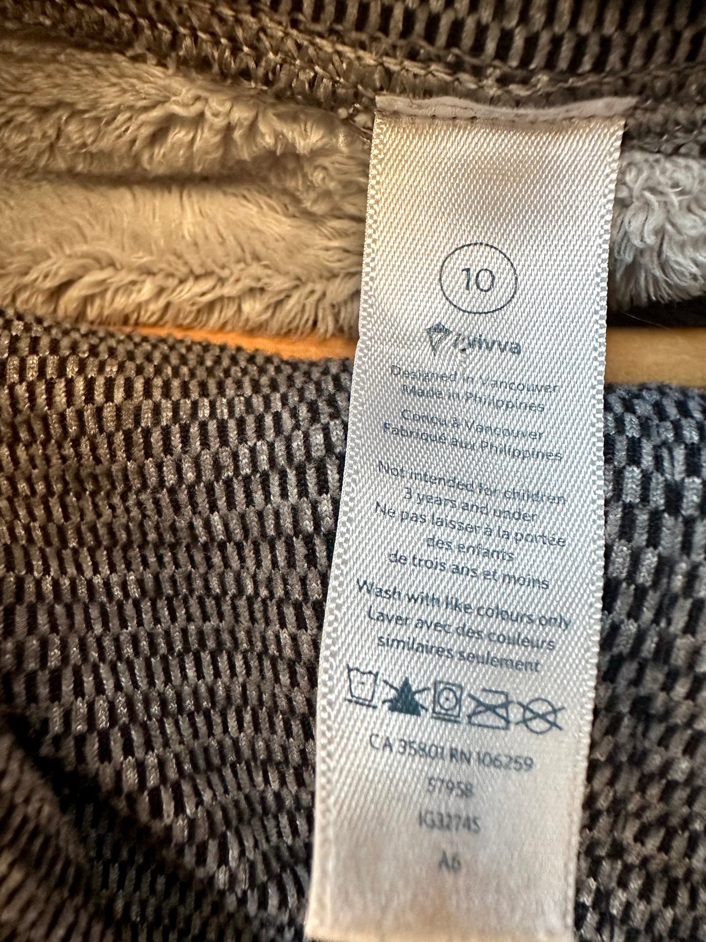 Ivivva (Lulu) Grey Sweater / 10 years